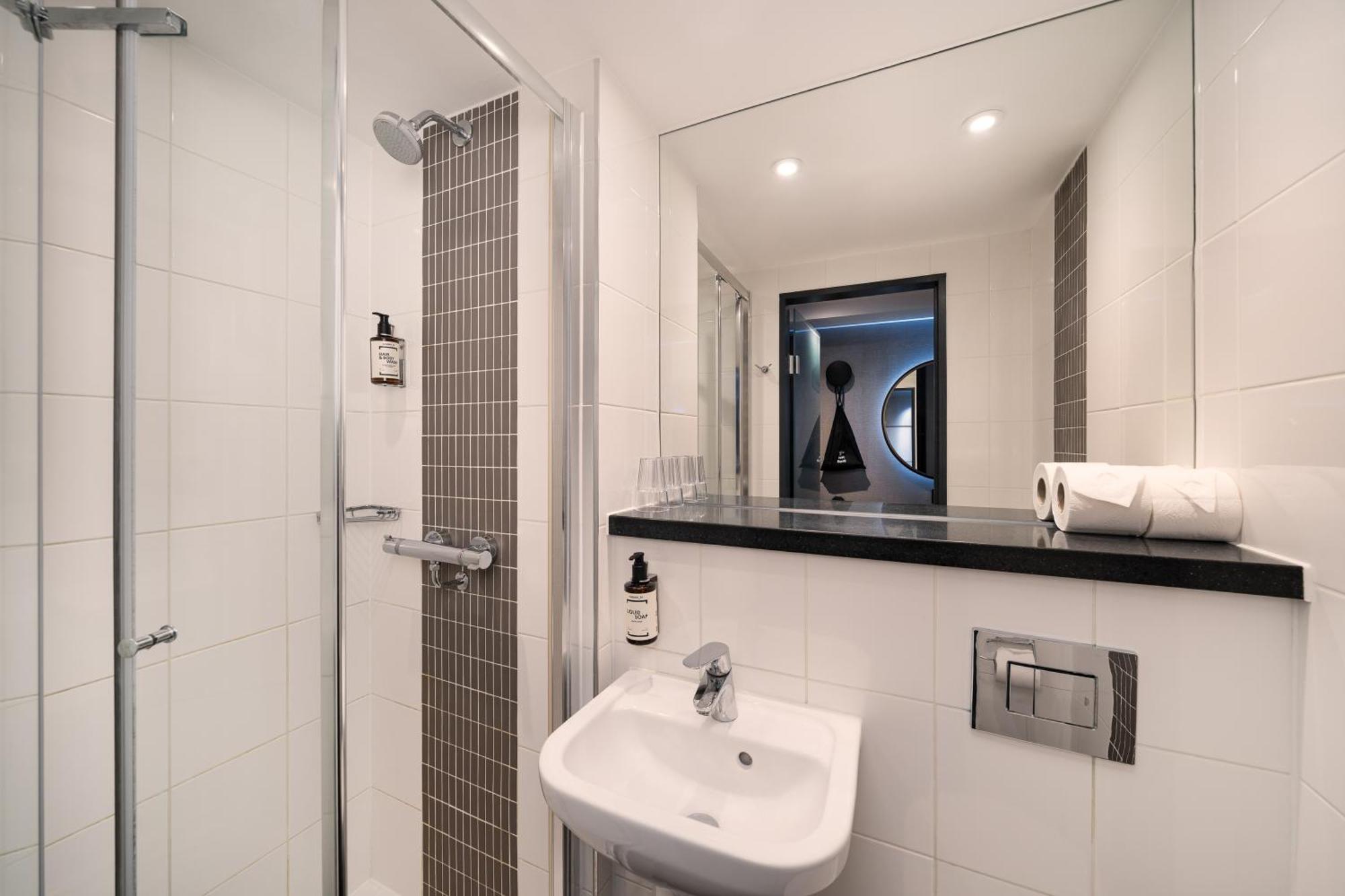 Cosy Double Room with Window,1681764943:JPEG