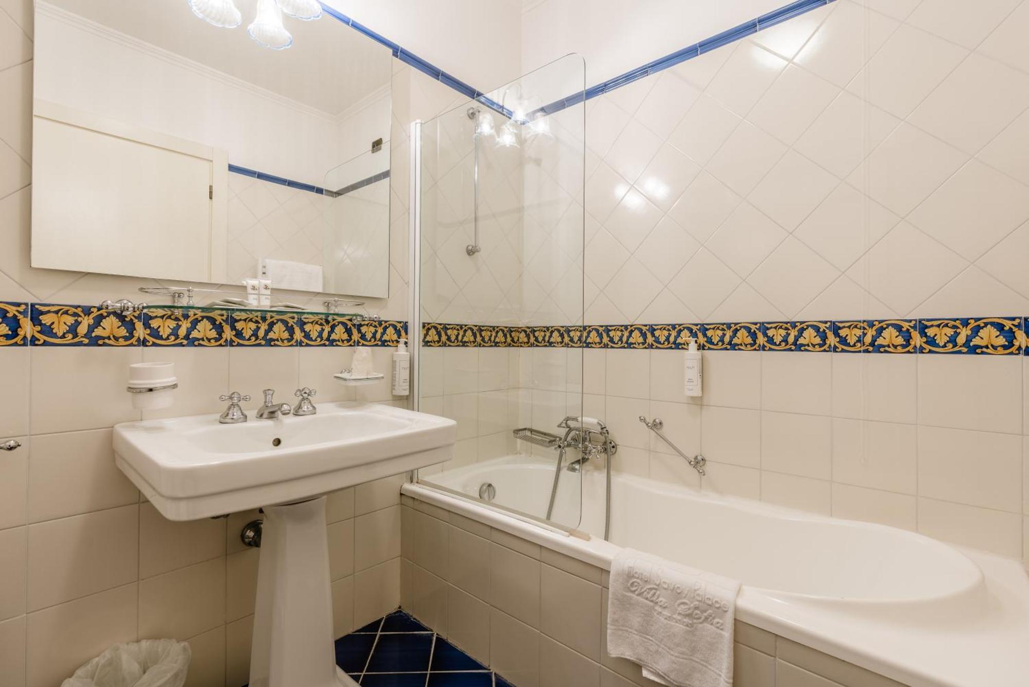 Deluxe Doppelzimmer mit Balkon und Seeblick