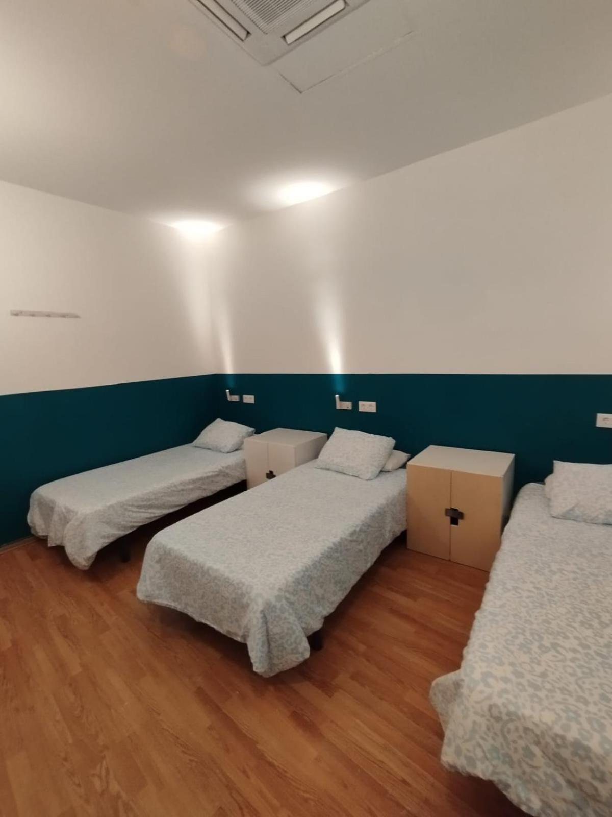 Cama individual en habitación compartida mixta