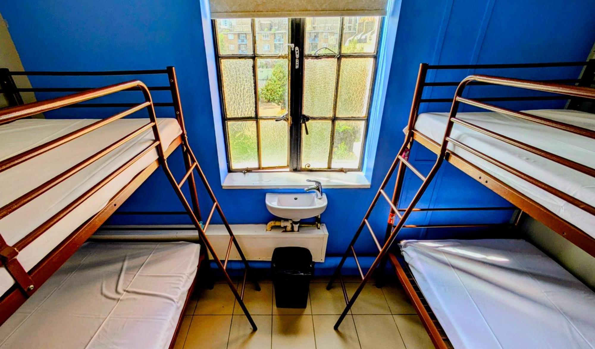 Habitación Familiar Privada con baño compartido (4 personas)
