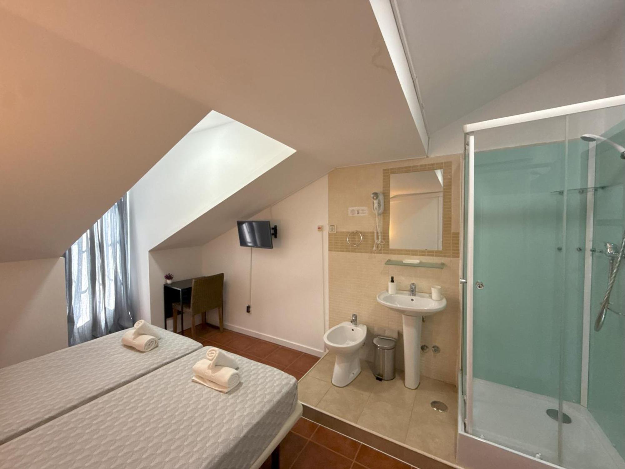 Twin Room with Shower,1704854648:JPEG