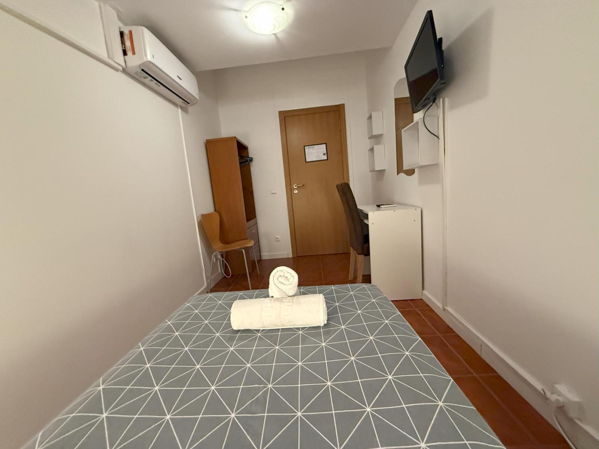 Single Room with Shared Bathroom,1704854660:JPEG