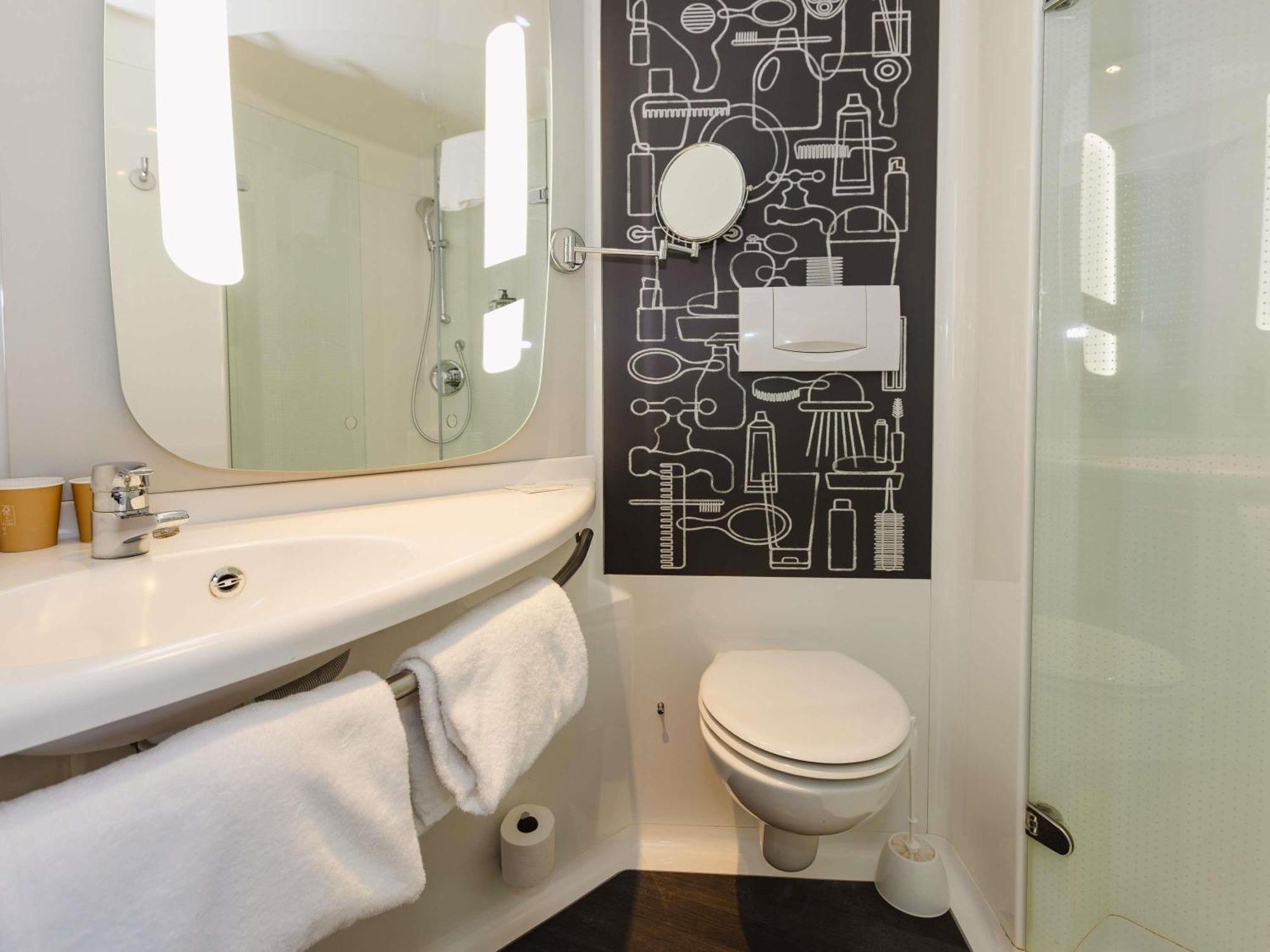 Chambre Confort avec Lit Double et 2 Canapés-Lits Simples