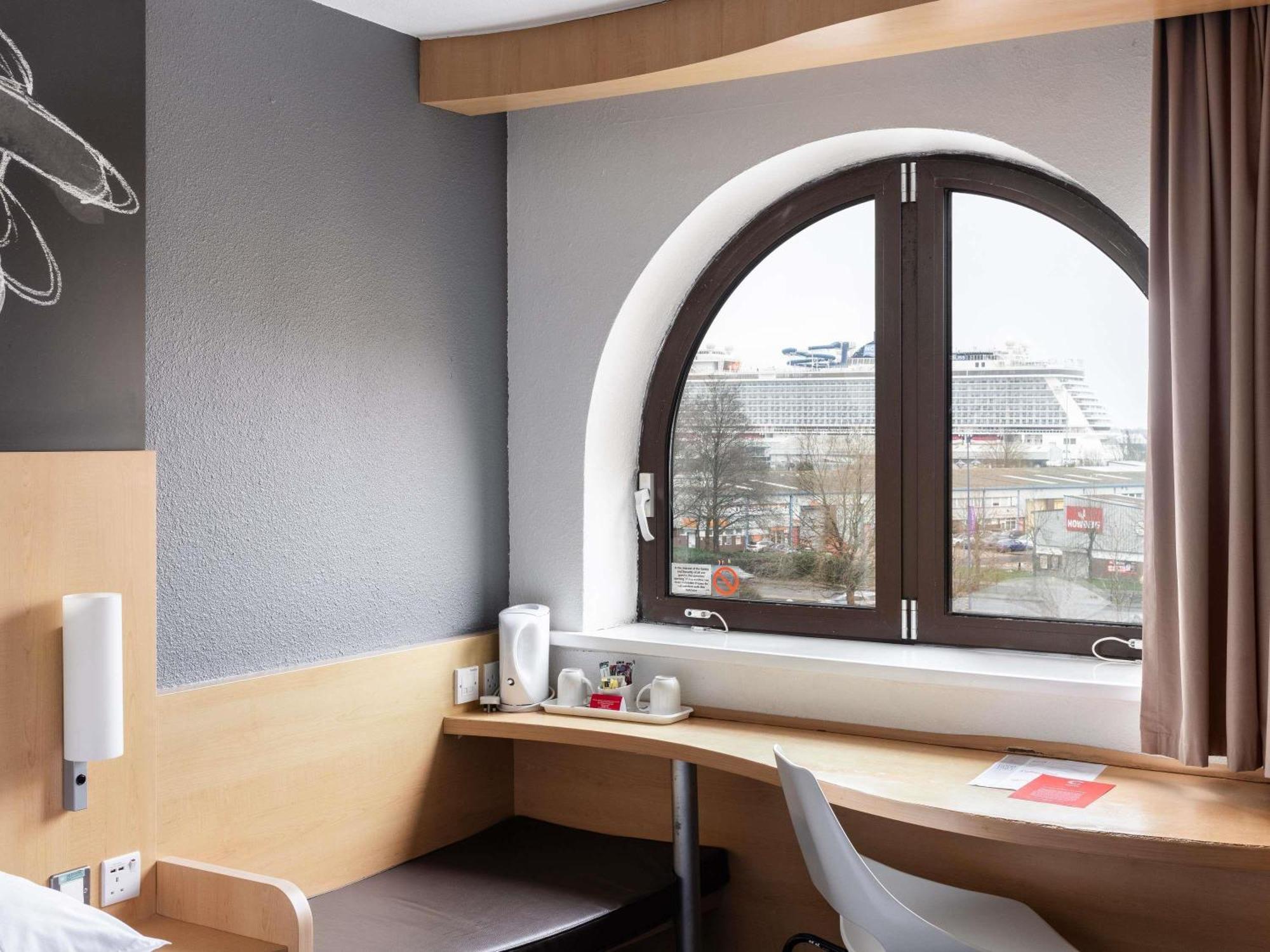 Standard Double Room with Harbour View,1704892042:JPEG