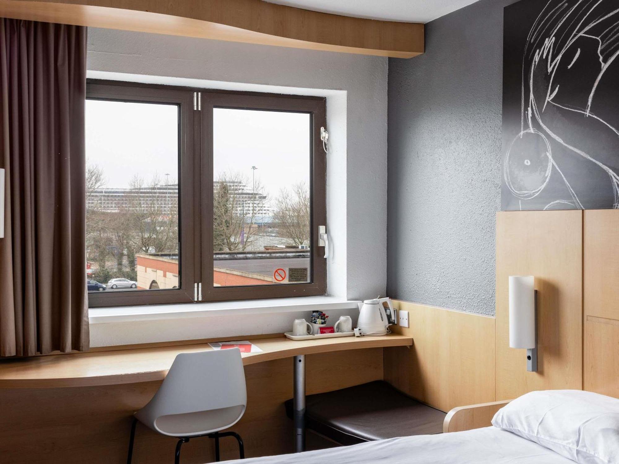 Standard Twin Room Harbour View