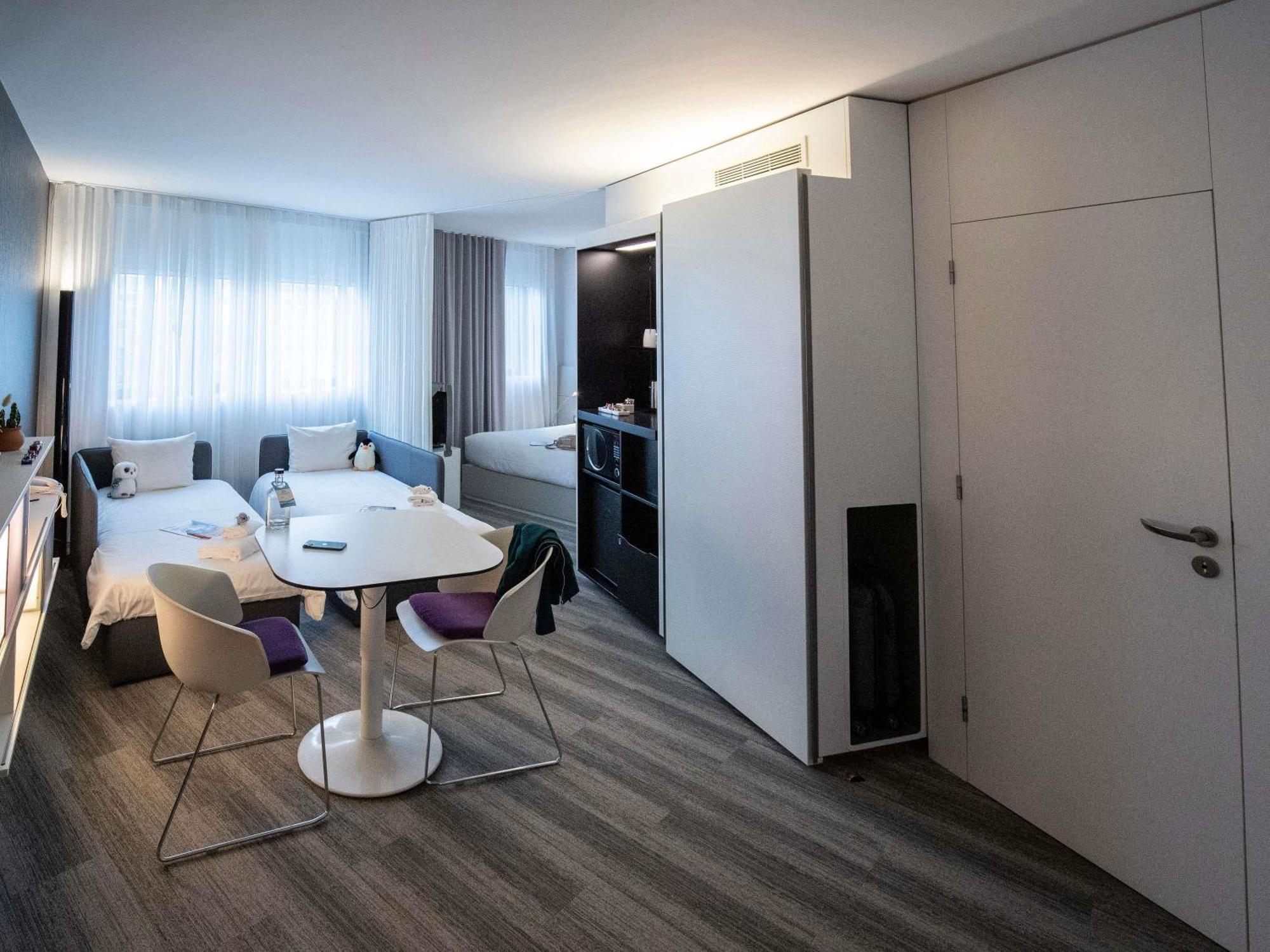 Suite Superior con 1 cama doble y 2 camas individuales