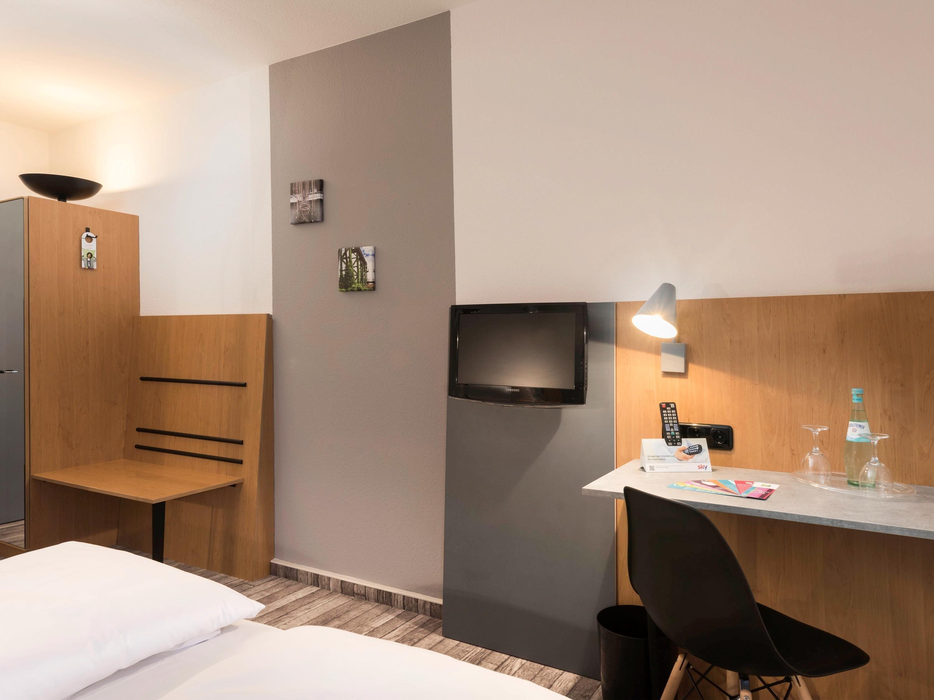 Twin Room,1739360731:JPEG