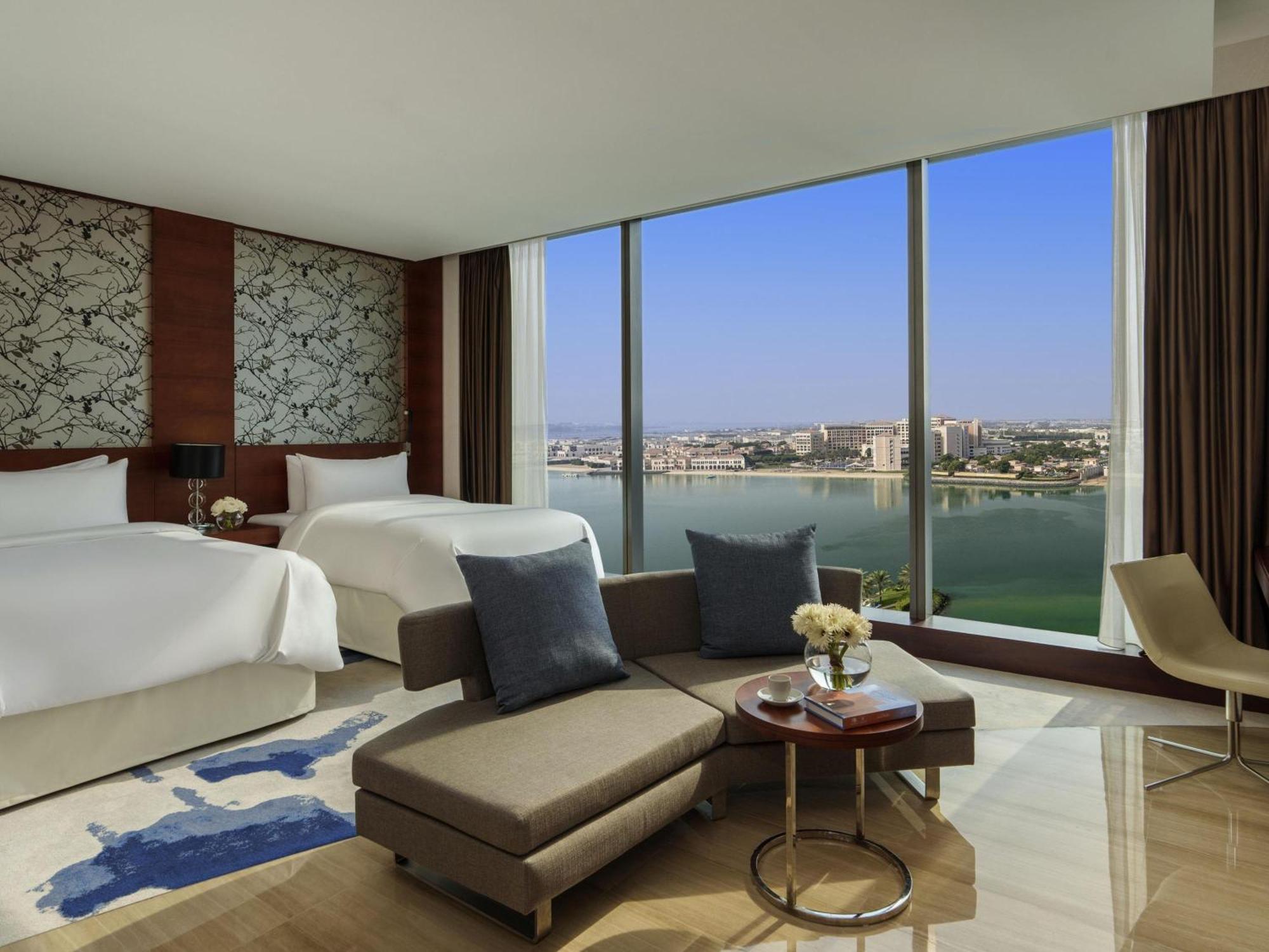 Fairmont Gold Kamer met Twee Queensize Bedden en Uitzicht op de Khor Dubai - Rookvrij