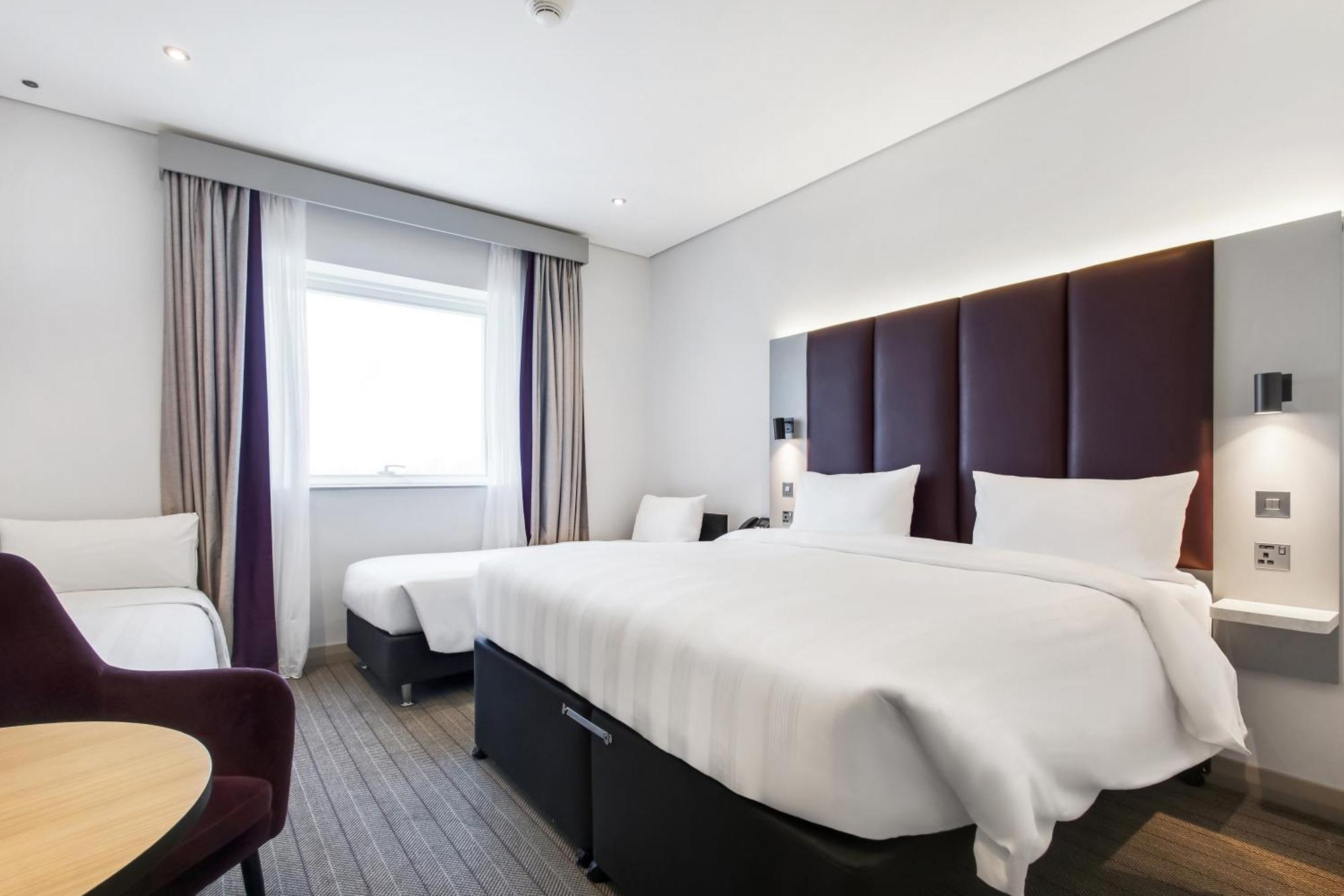 Familiekamer in nieuwe stijl - Rookvrij - Gratis luchthavenshuttle van en naar DXB Airport elke 30 minuten naar Terminal 1 en 3