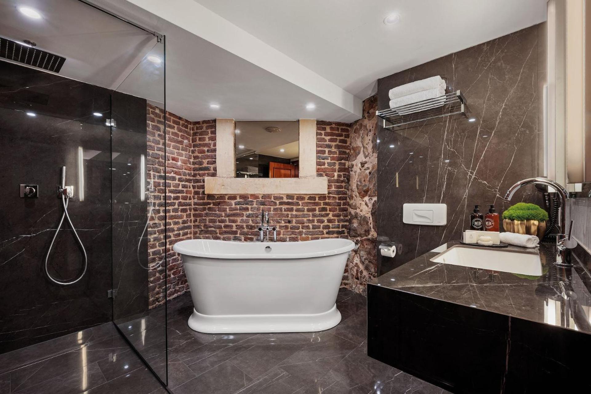 Junior Suite with Double Bed,1729986722:JPEG