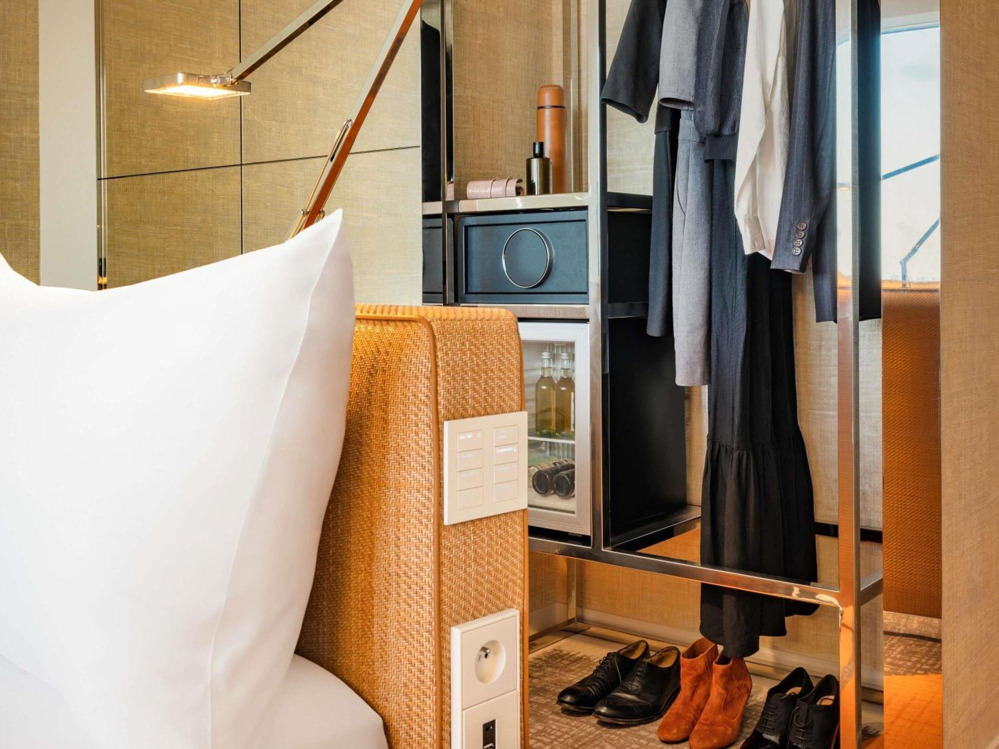 Executive King Room with Panoramic Monument View,1733171514:JPEG