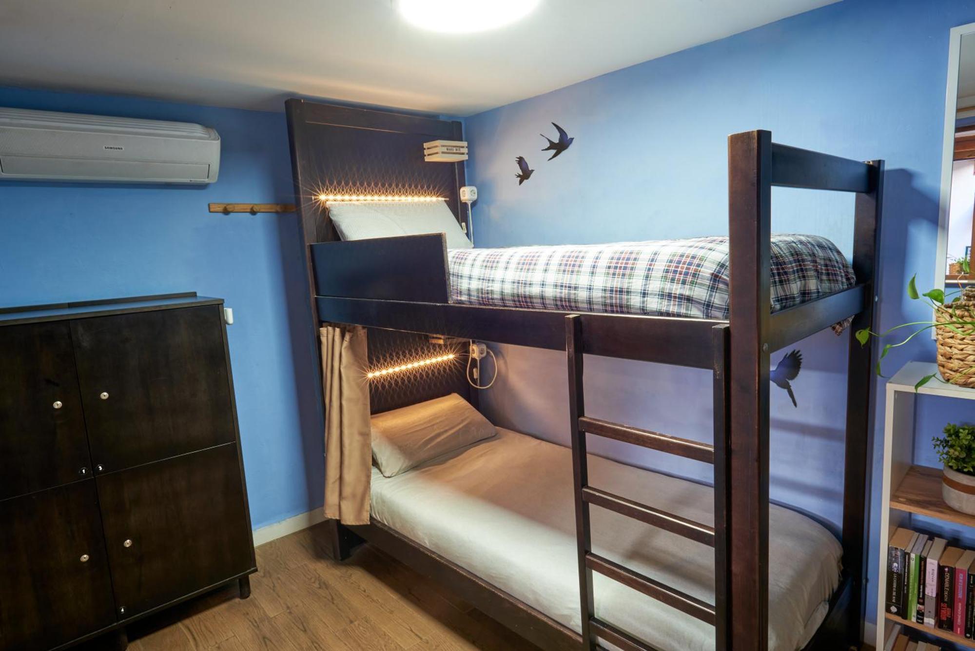 Bed 4-Bed Mixed Dormitory Room