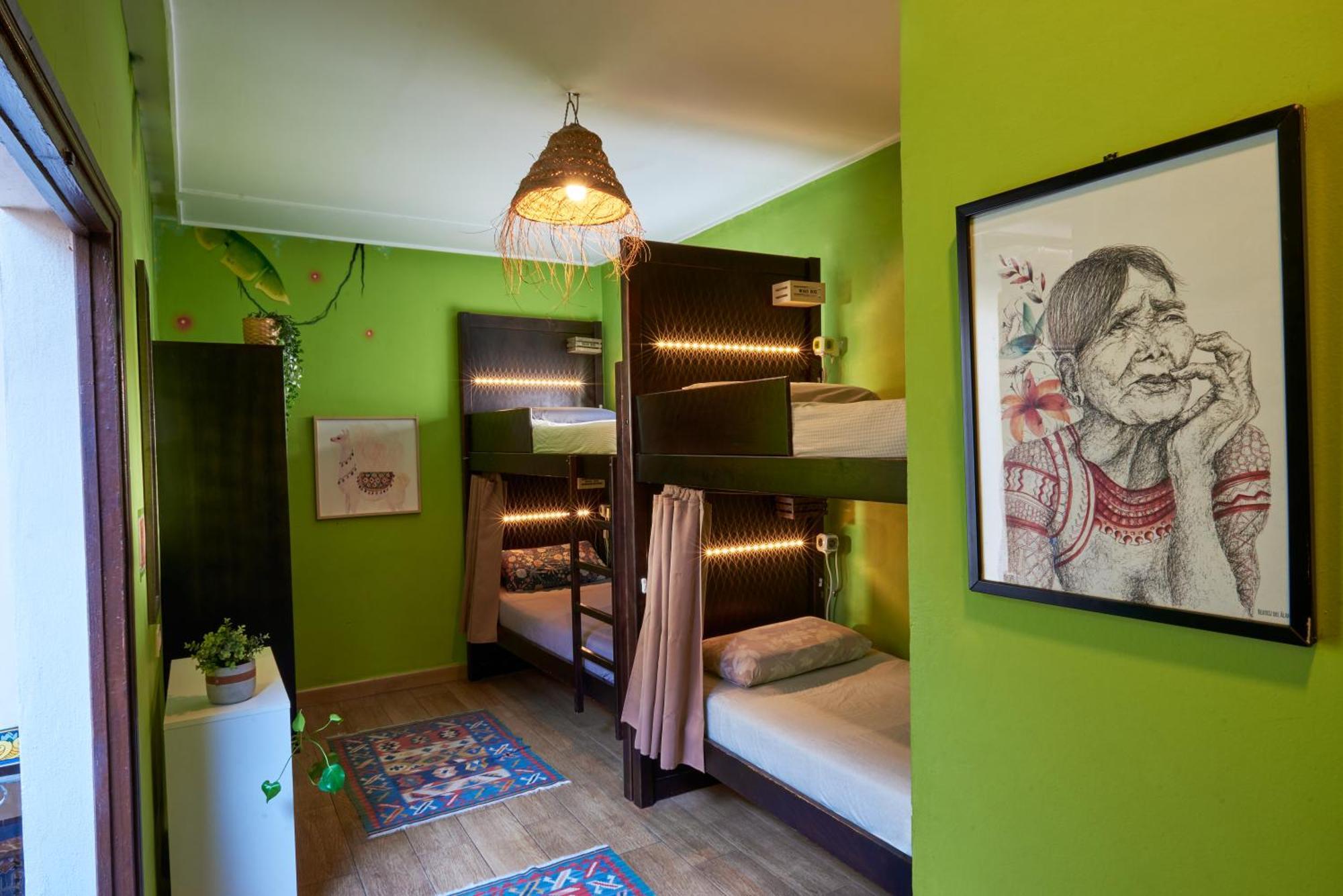 Bed 4-Bed Mixed Dormitory Room