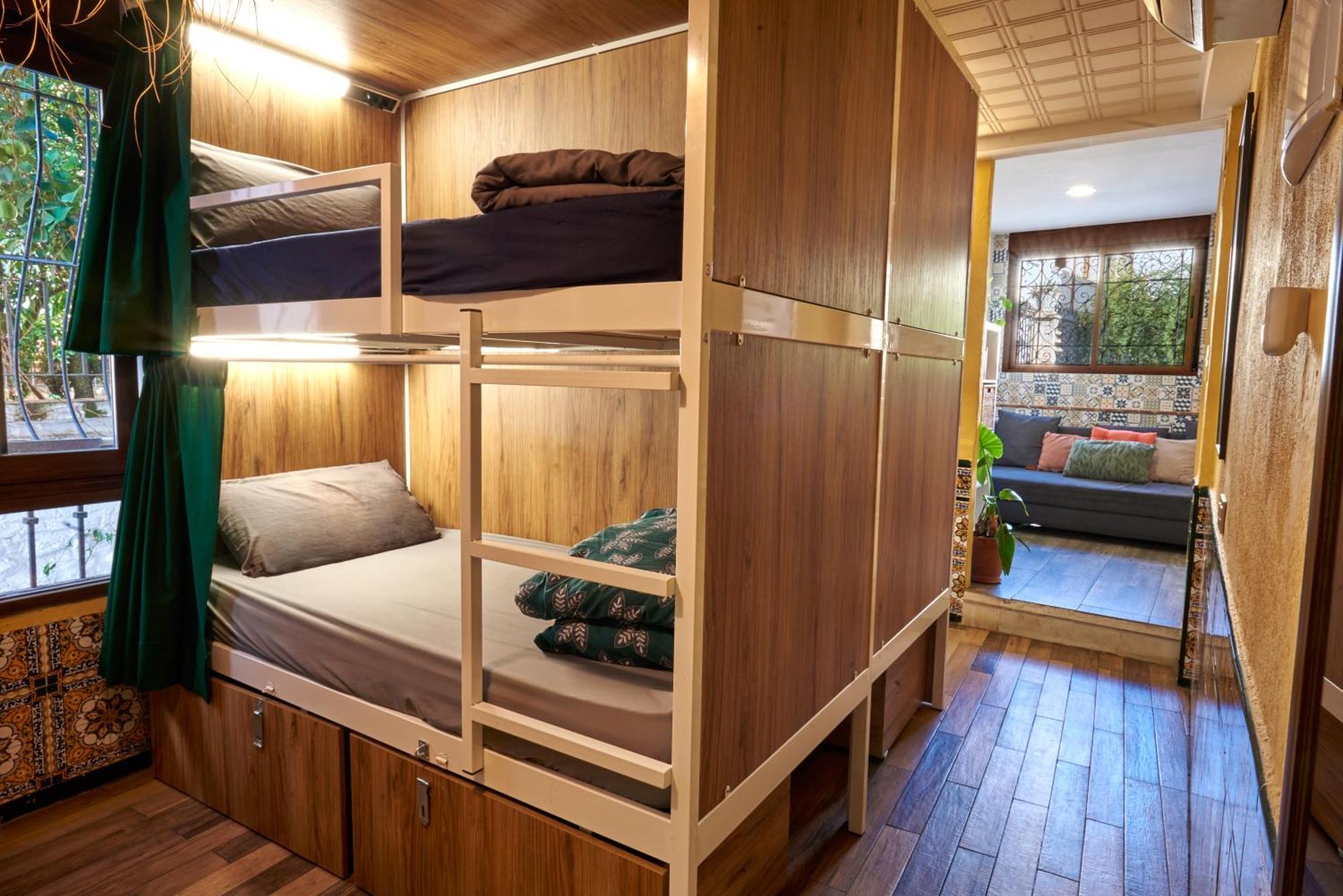 Bed 6-Bed Female Dormitory Room