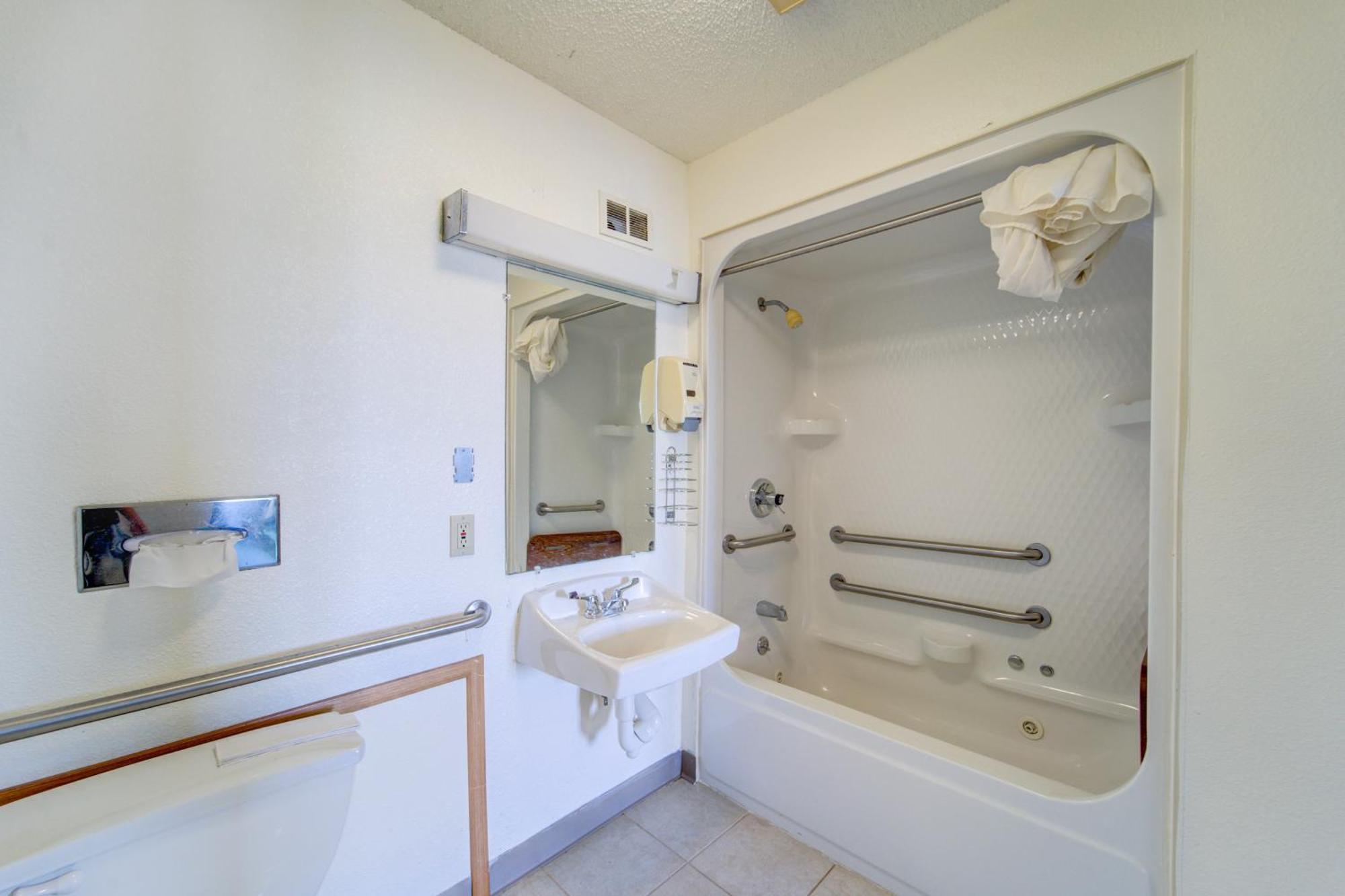 Full Bed Accessible Non Smoking