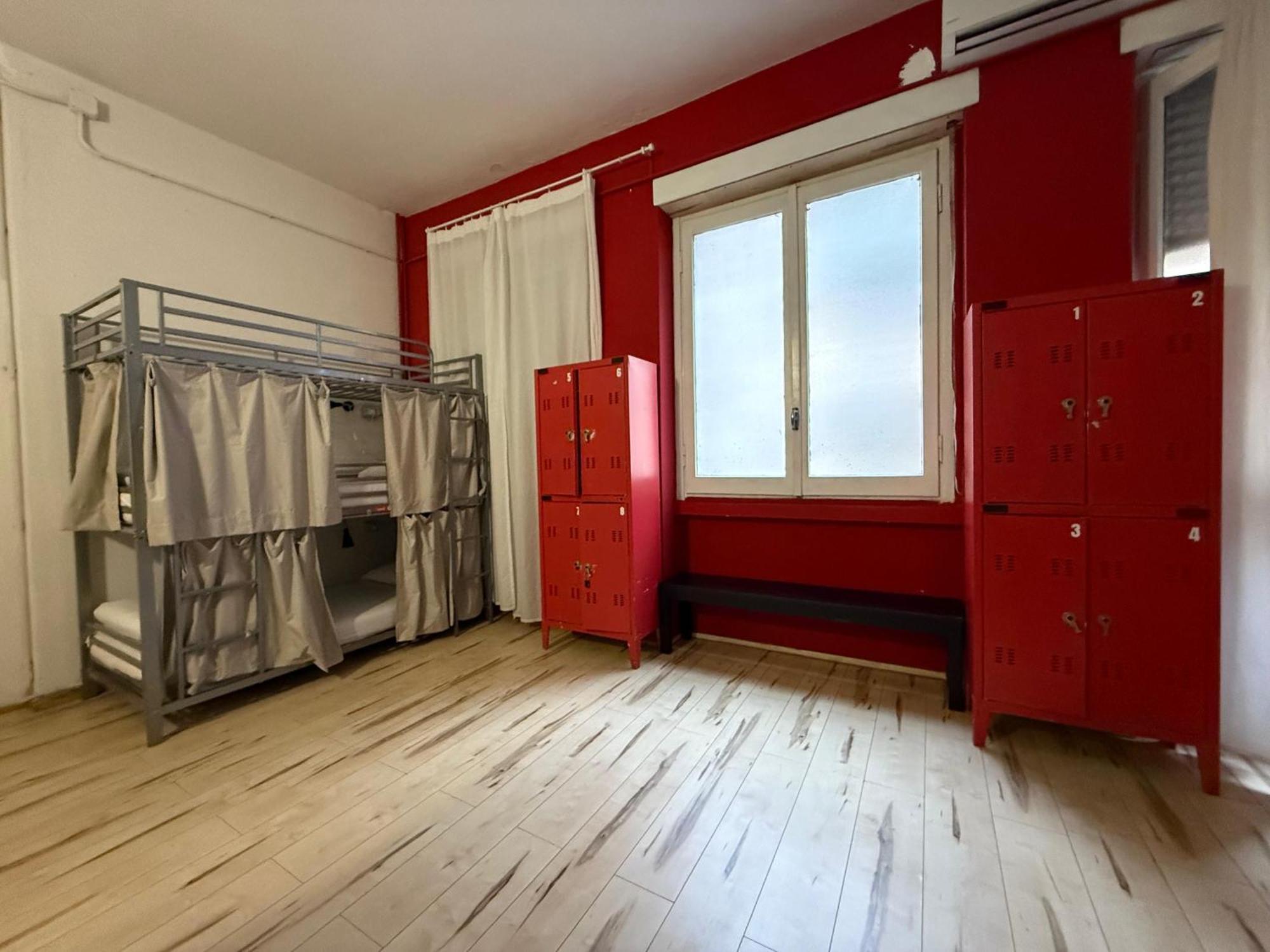 Cama en habitación compartida mixta de 8 camas