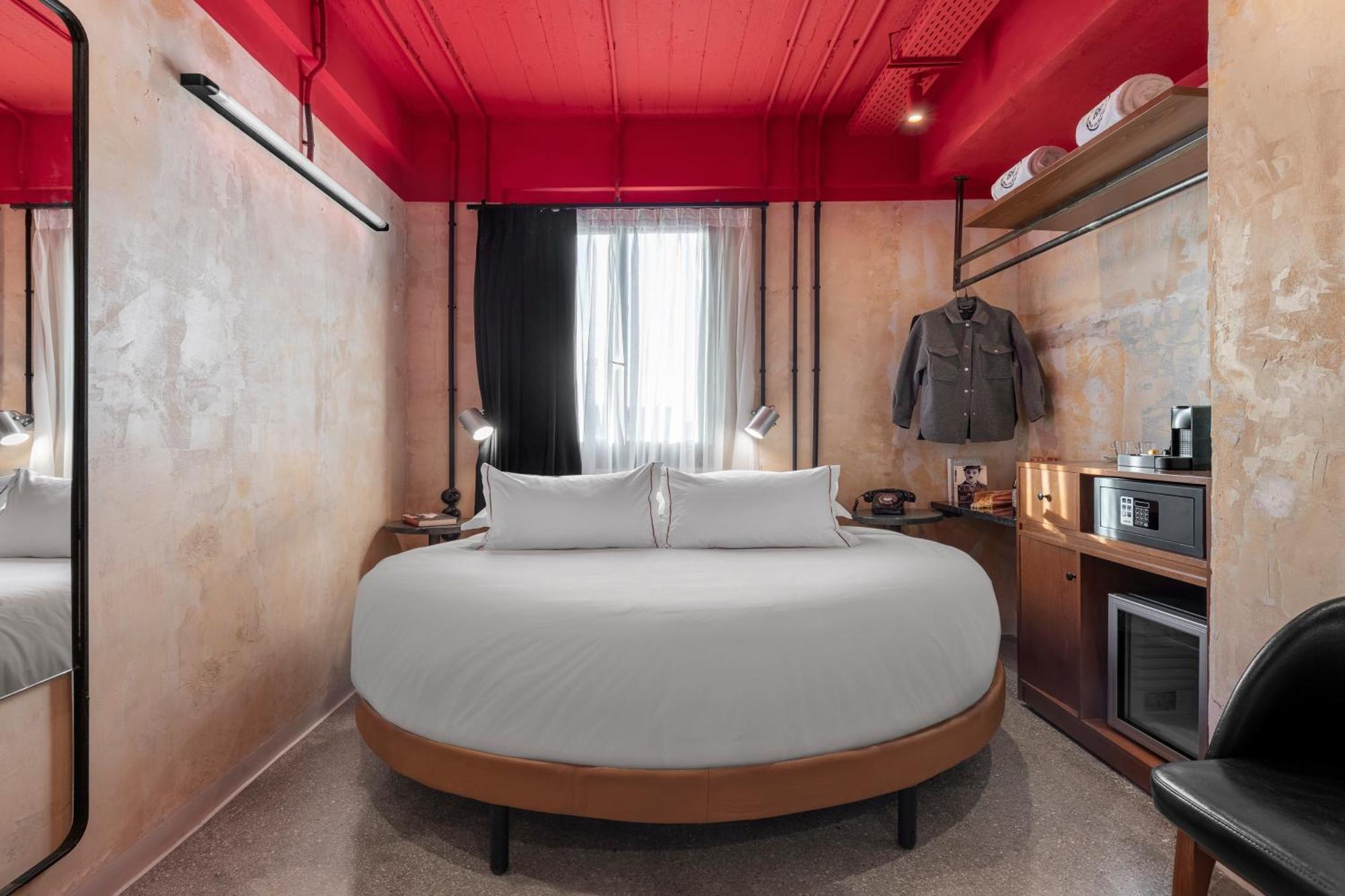 Double Room,1743365250:JPEG
