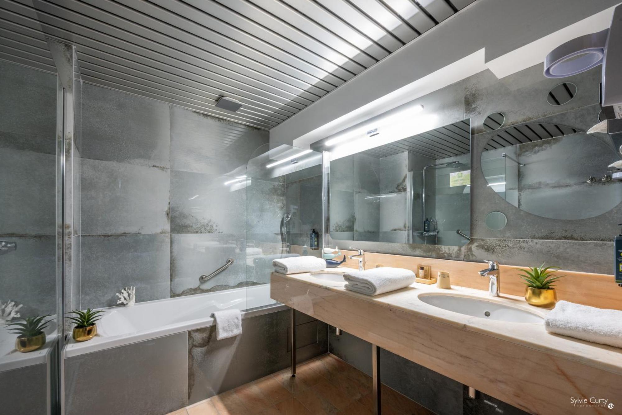 Junior Suite with Sea View or Swimming pool View