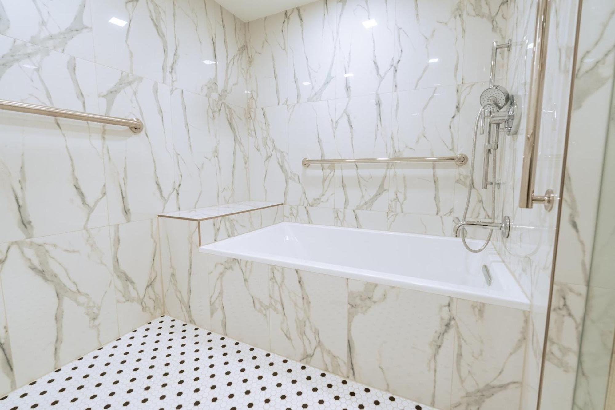 King Suite Separate Bath or Walk Shower Sofa Bed,1709840024:JPEG