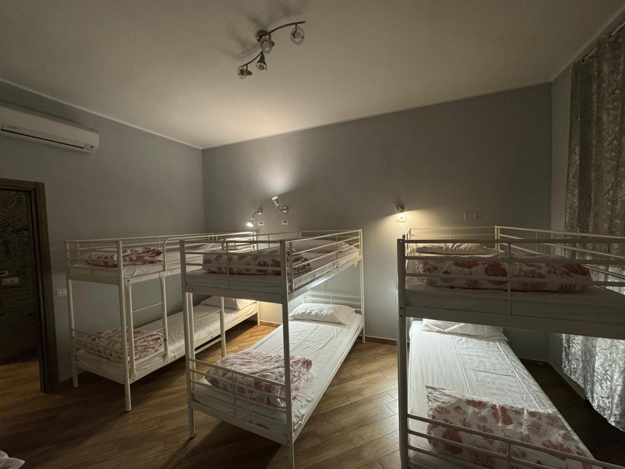 Bed 6-Bed Female Dormitory Room