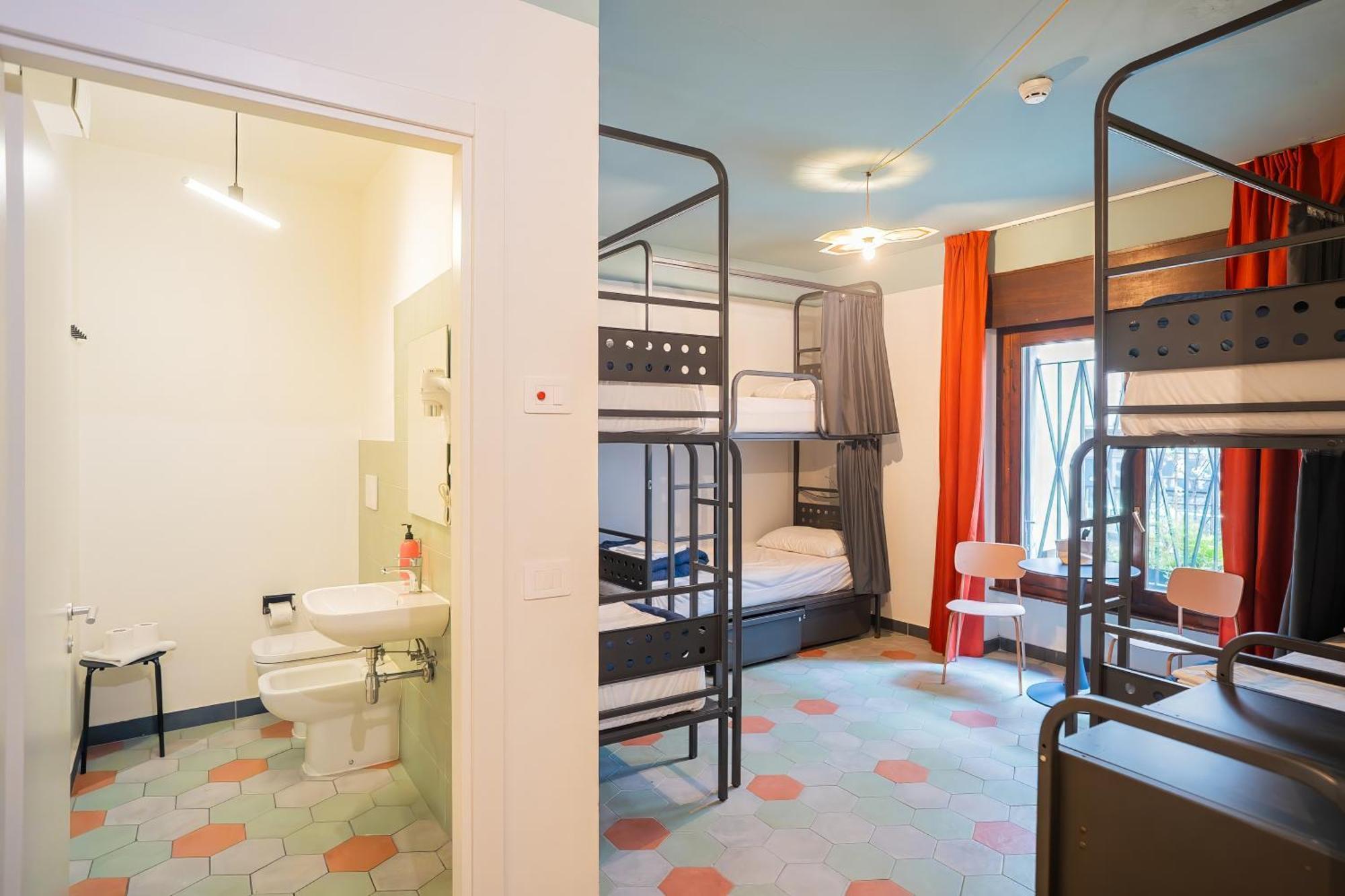 Bed 8-Bed Mixed Dormitory Room