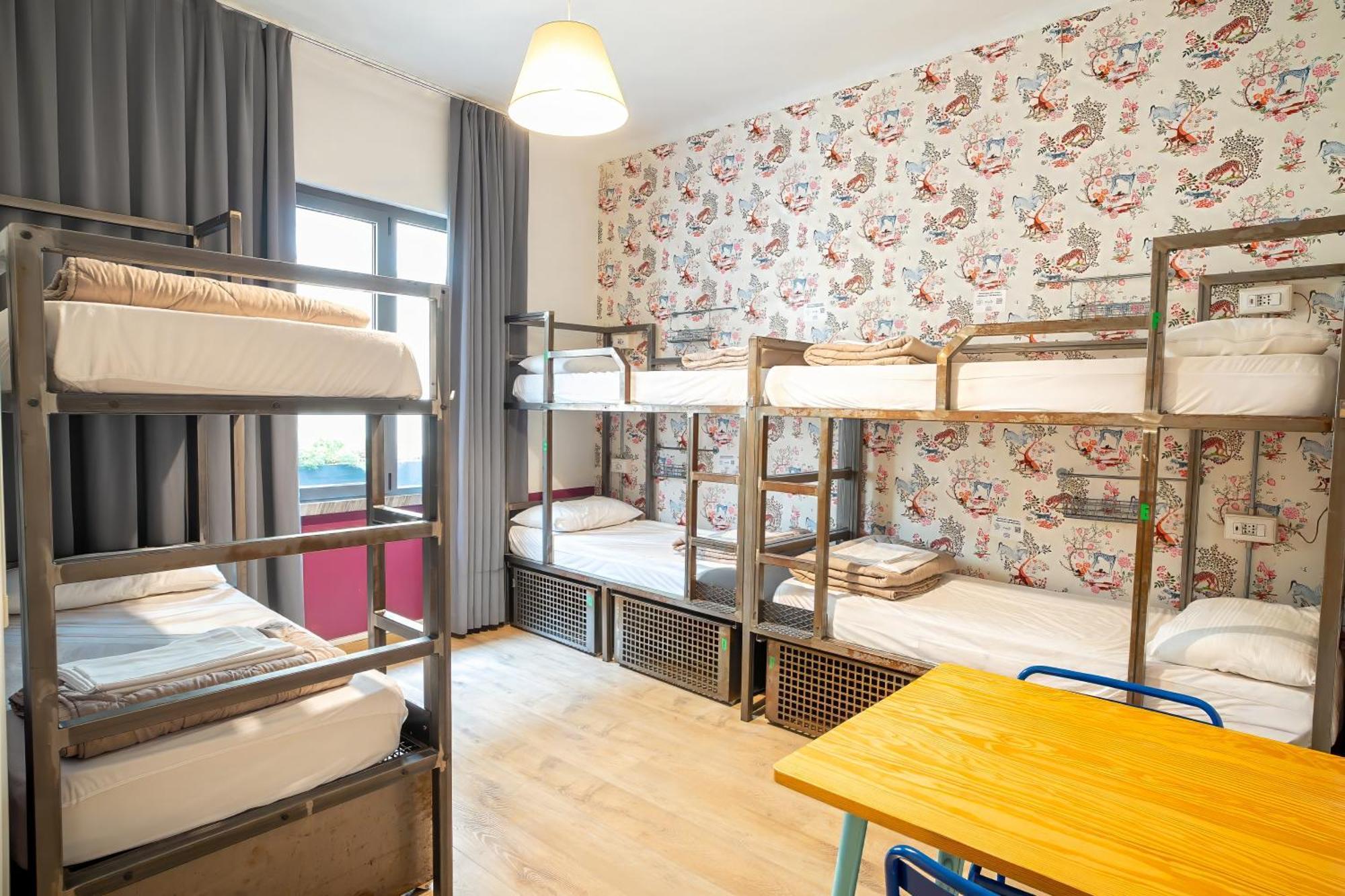Bed 8-Bed Mixed Dormitory Room