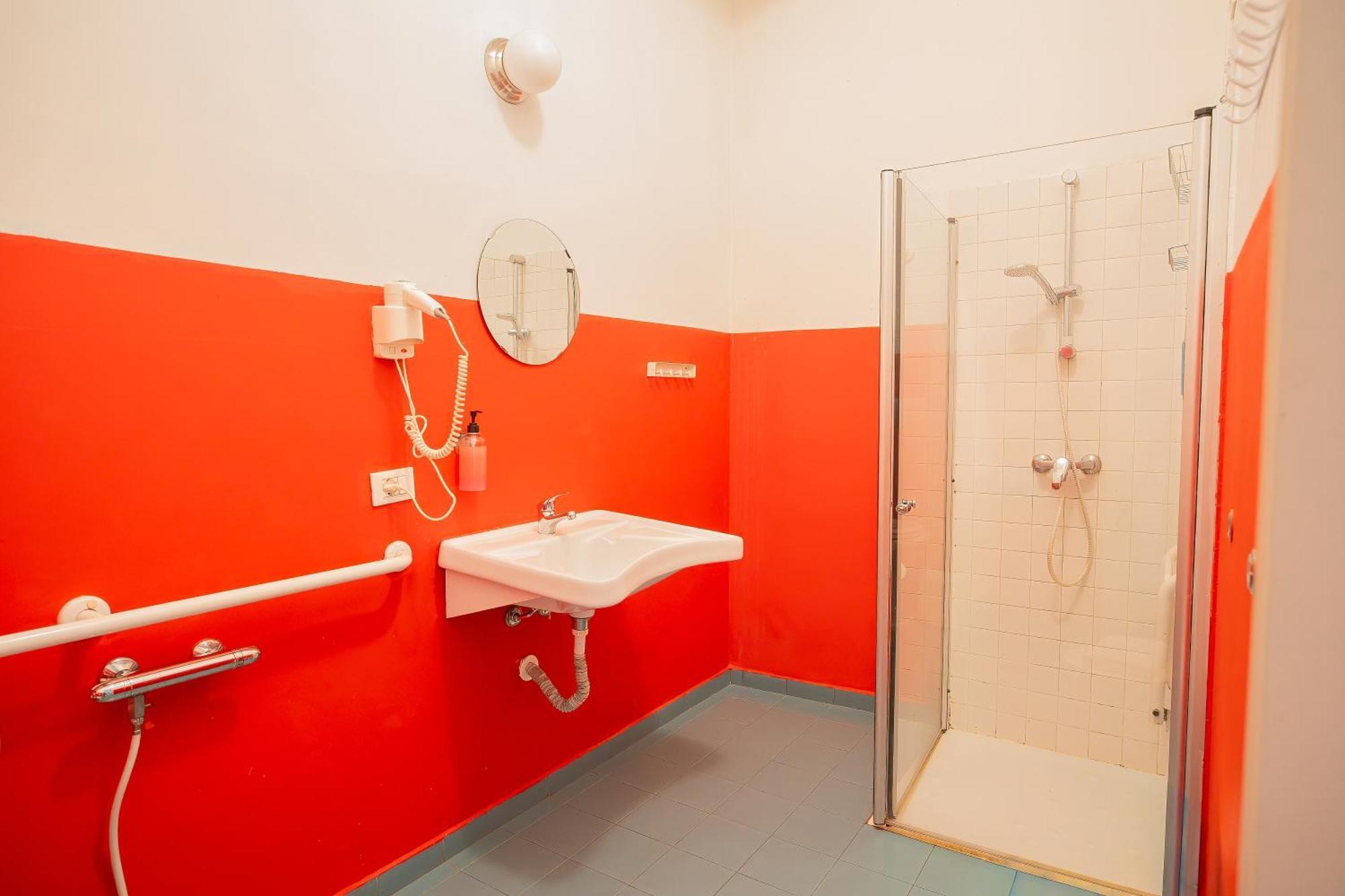 6-Bed Mixed Dormitory Room