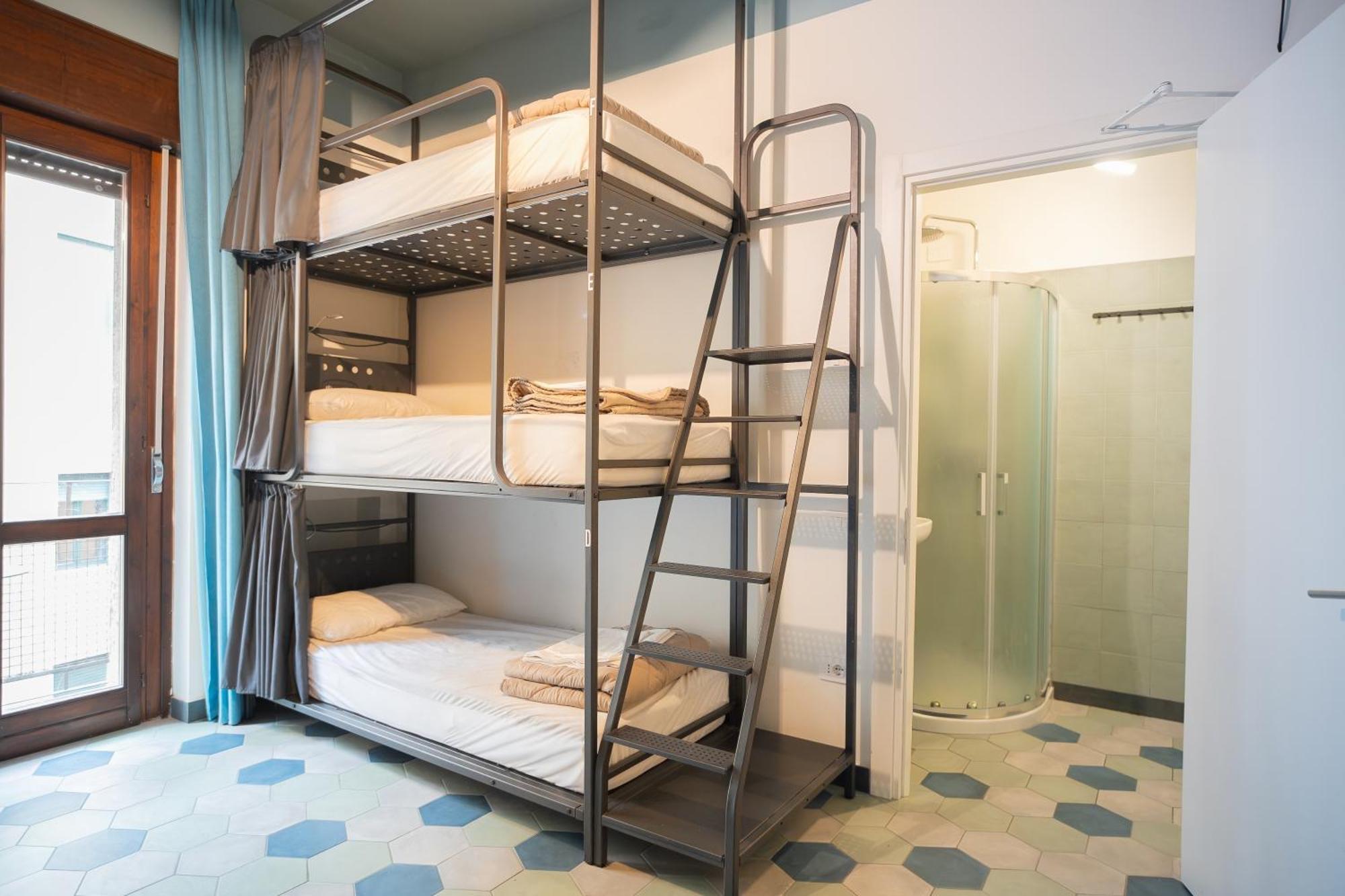Bed 8-Bed Mixed Dormitory Room