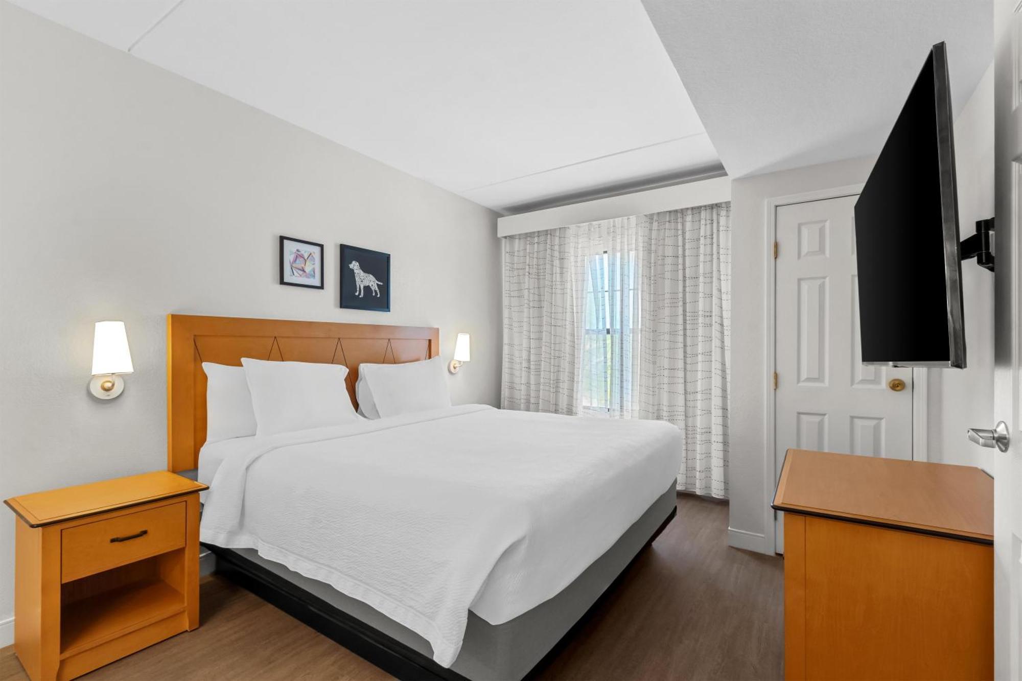 King Room with Roll-In Shower - Disability Access