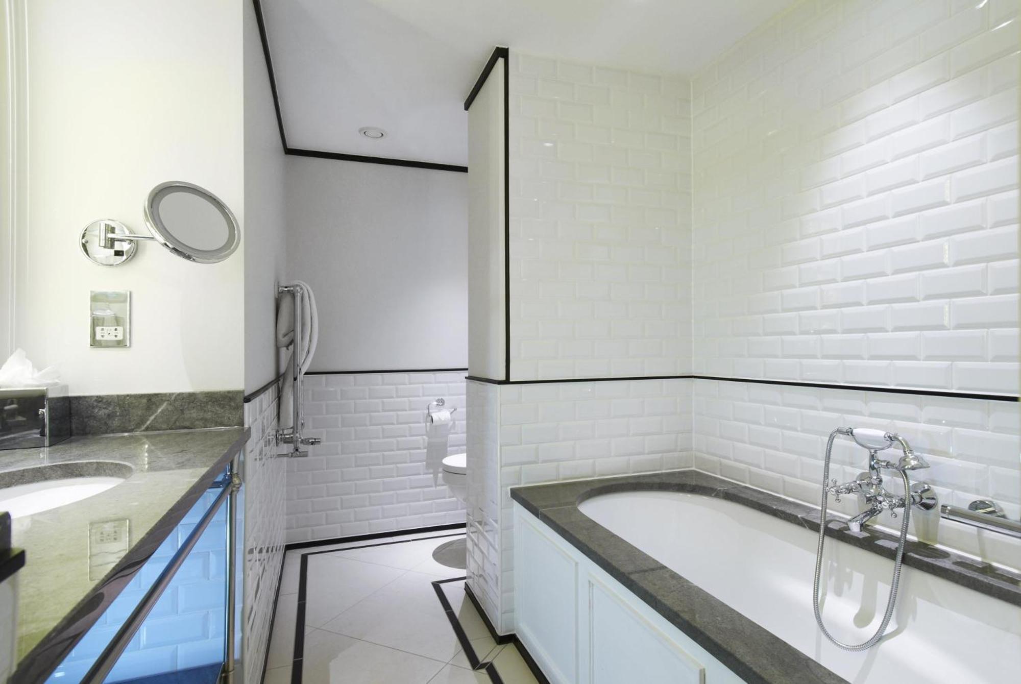 Habitación Executive con acceso al salón y cama extragrande