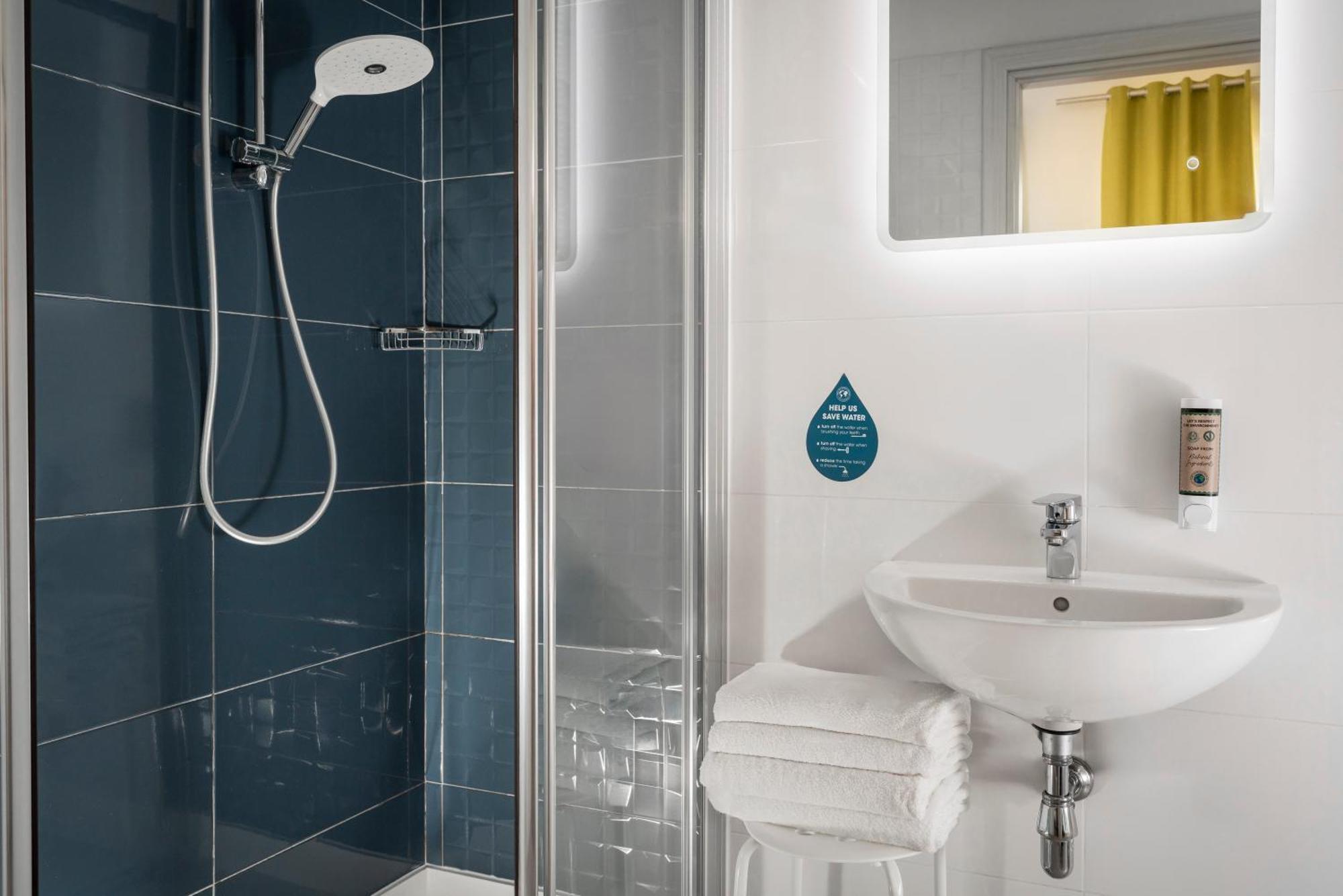 Quadruple Room Private Bathroom