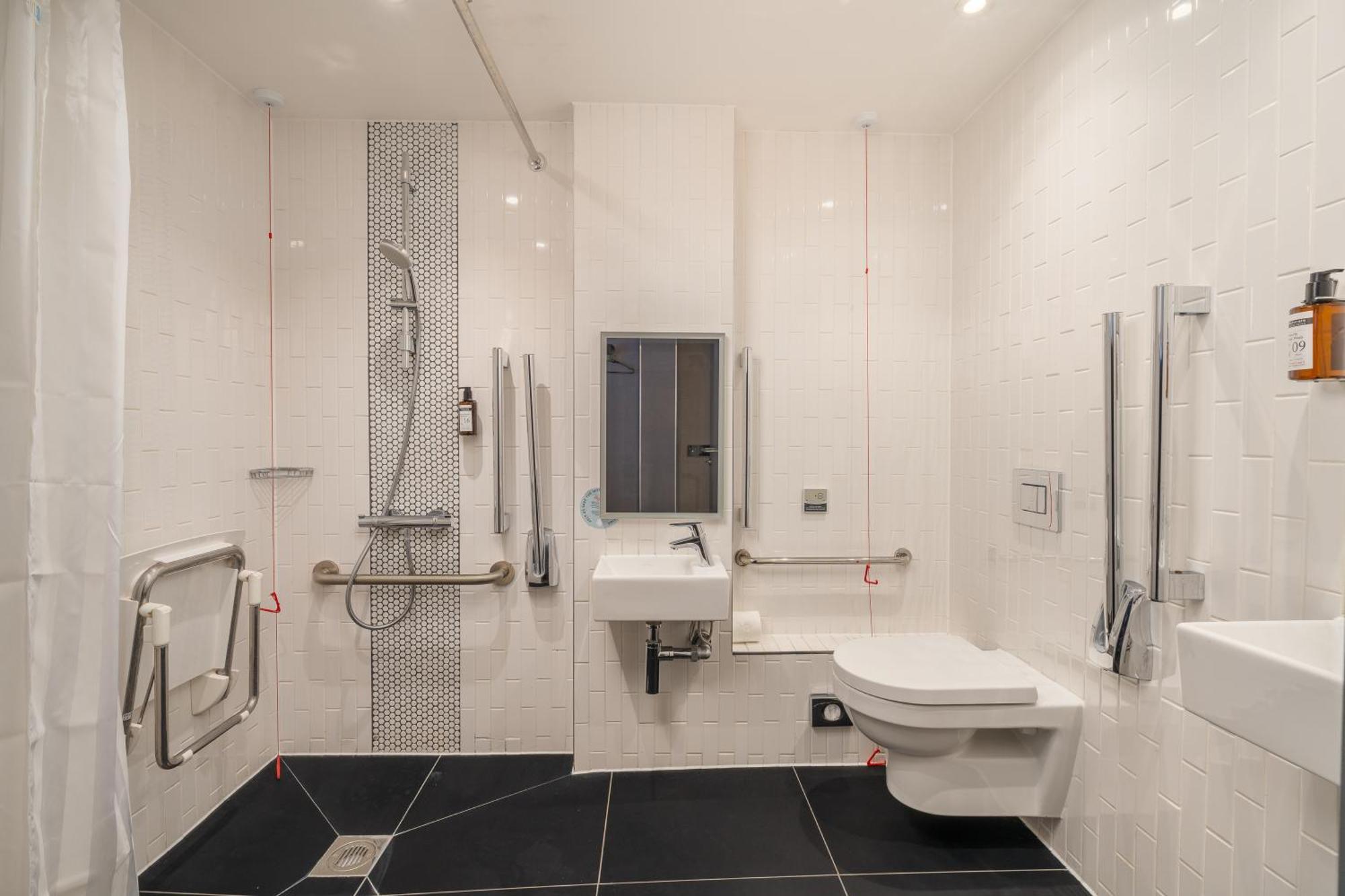 Accessible Double Without Window