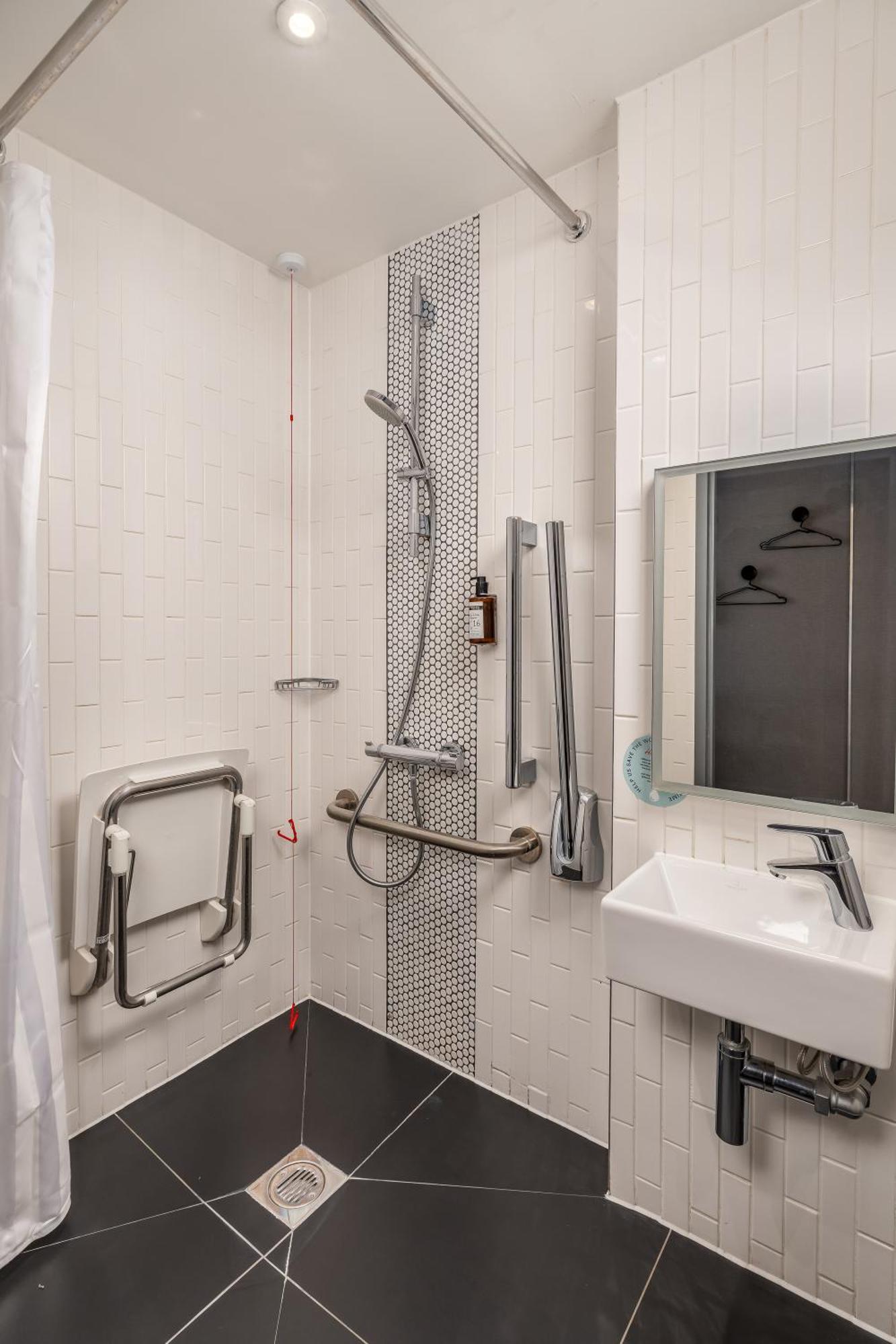Accessible Double Without Window