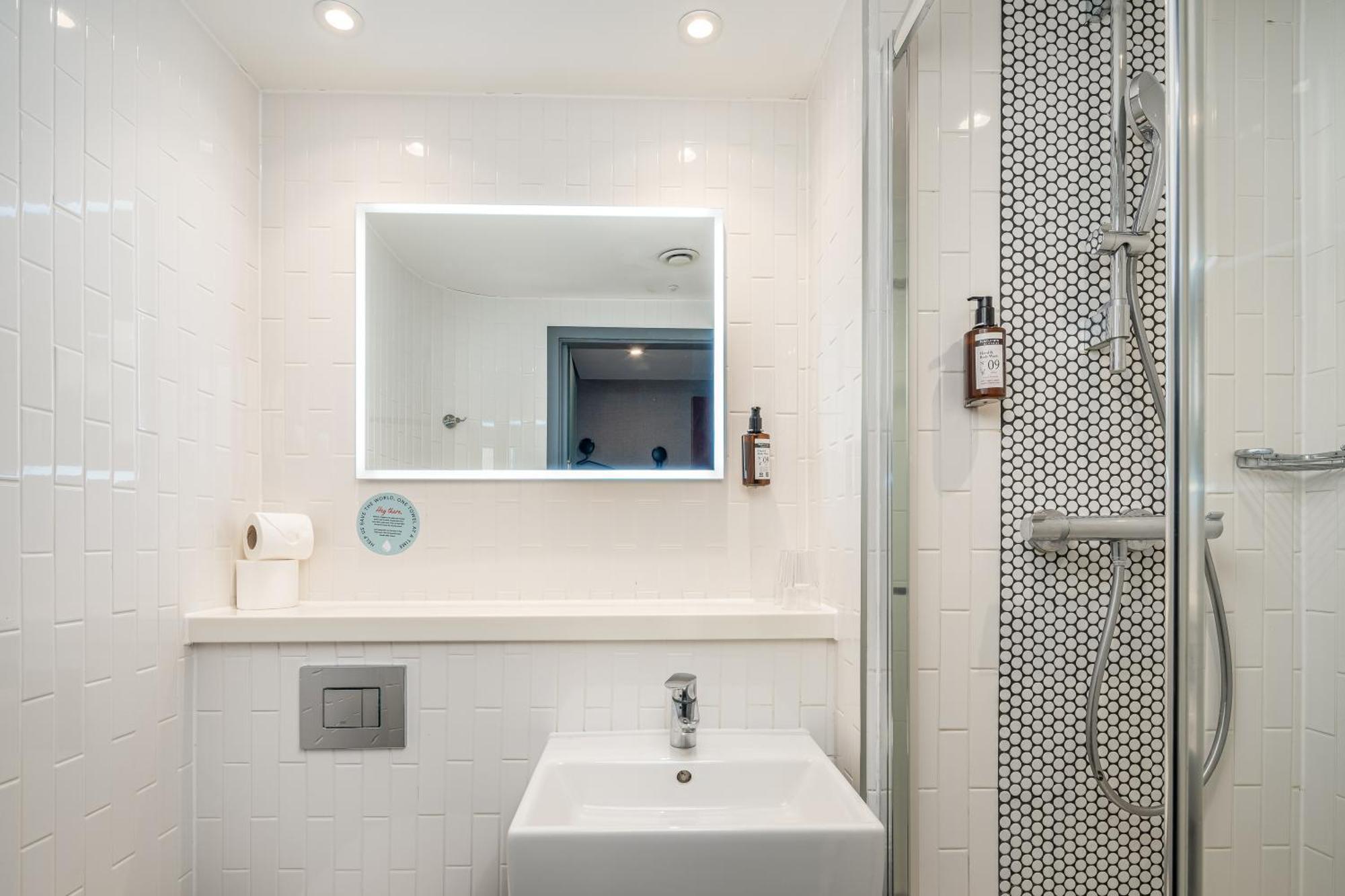 Cosy Double Without Window