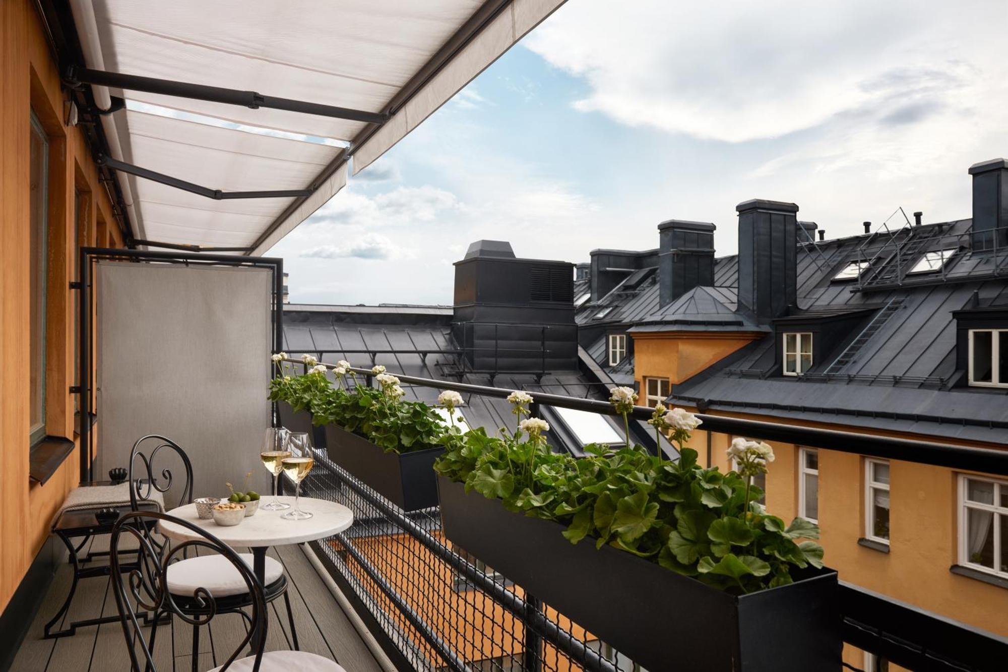 Deluxe Balcony Room