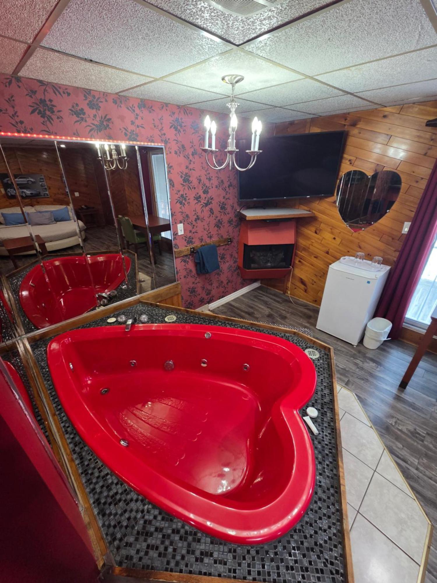 Superior Suite Hot Tub