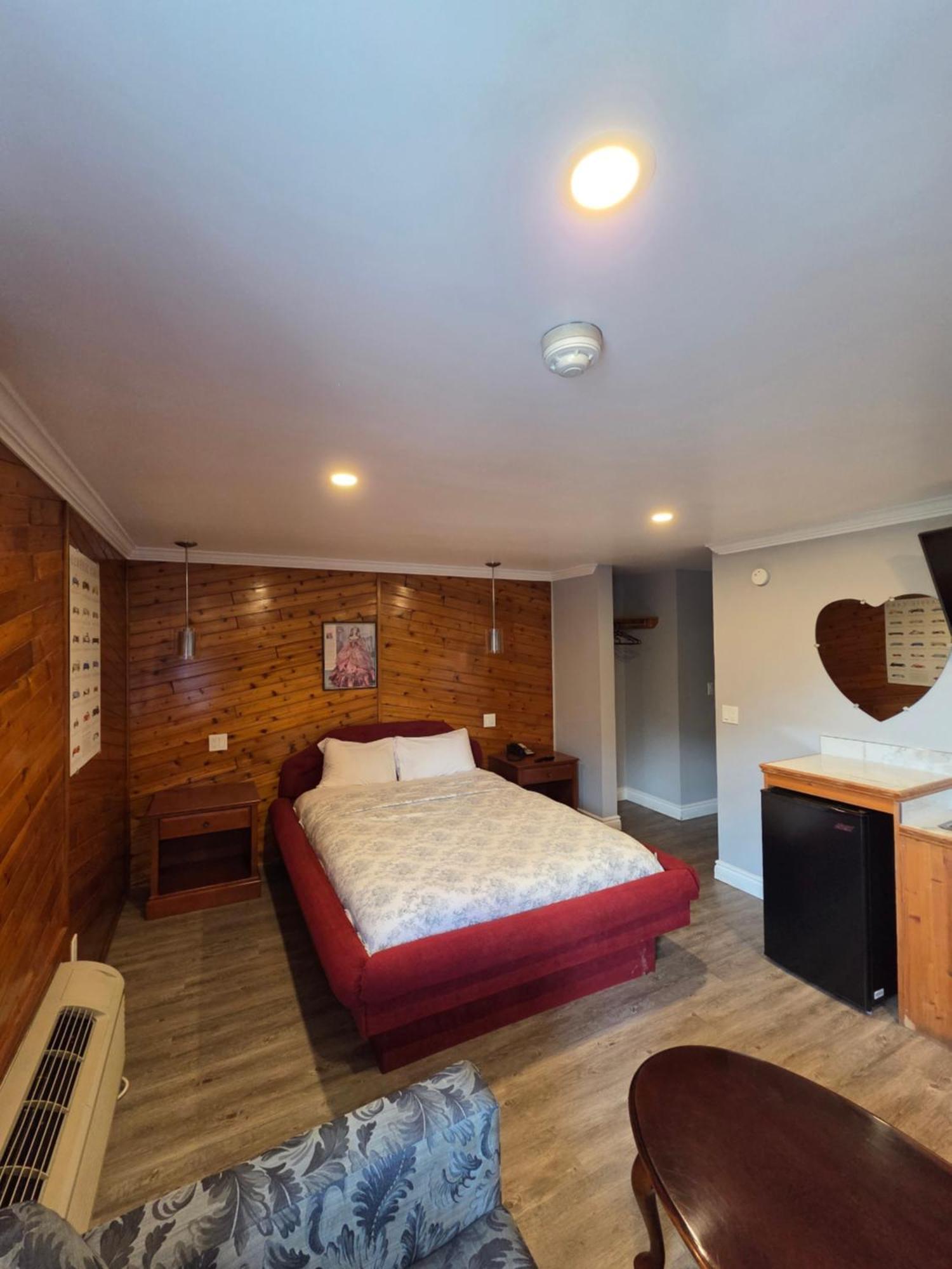 Superior Suite Hot Tub
