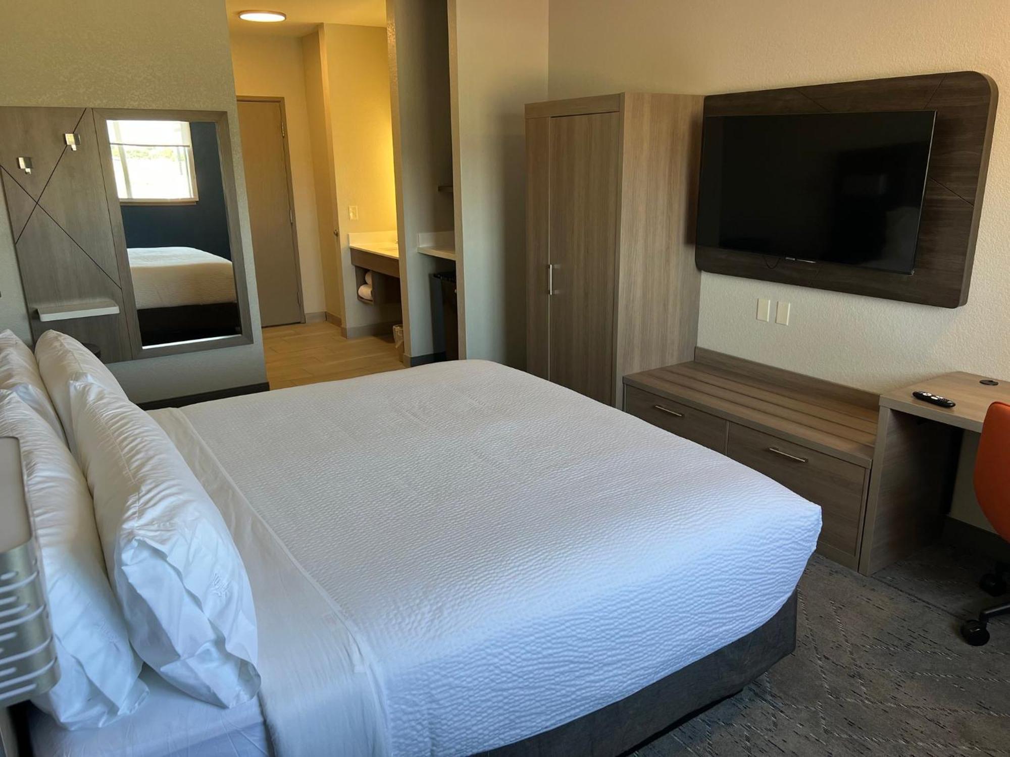 Standard King Room