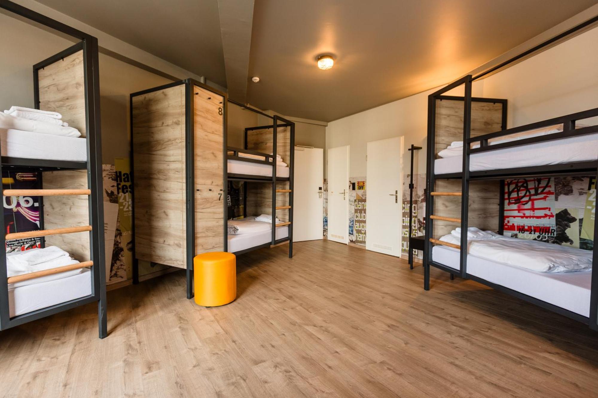 Bed 8-Bed Dormitory Room