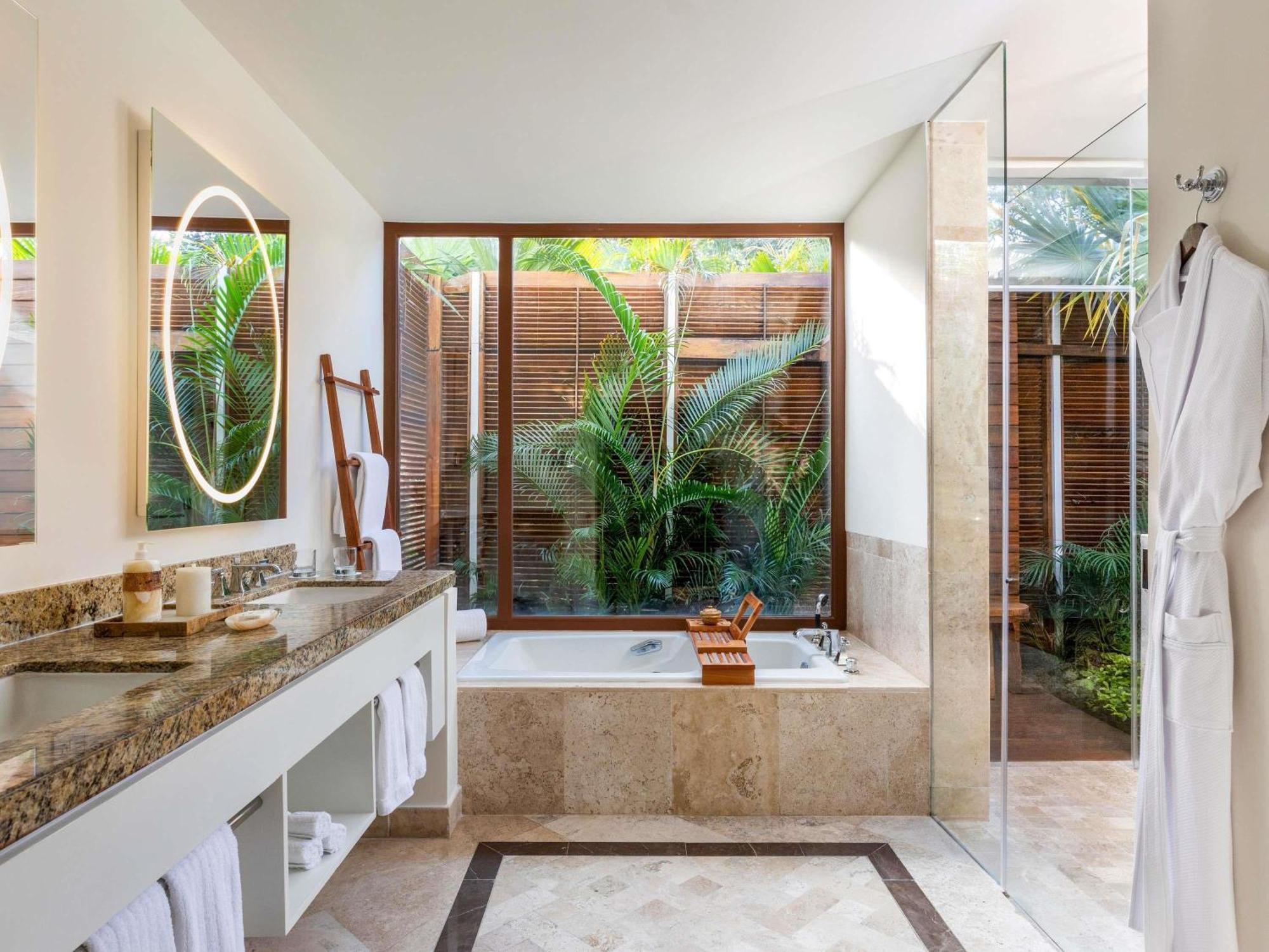 Deluxe King Casita Soaking Tub Garden View