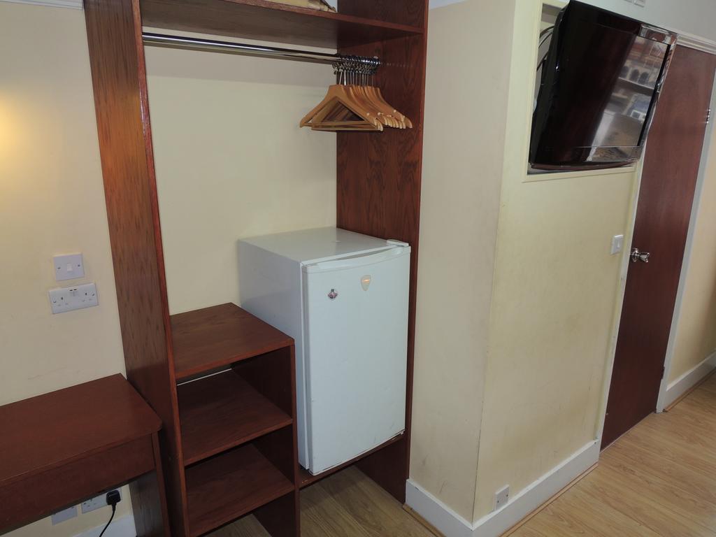 Quadruple Room with Private Bathroom