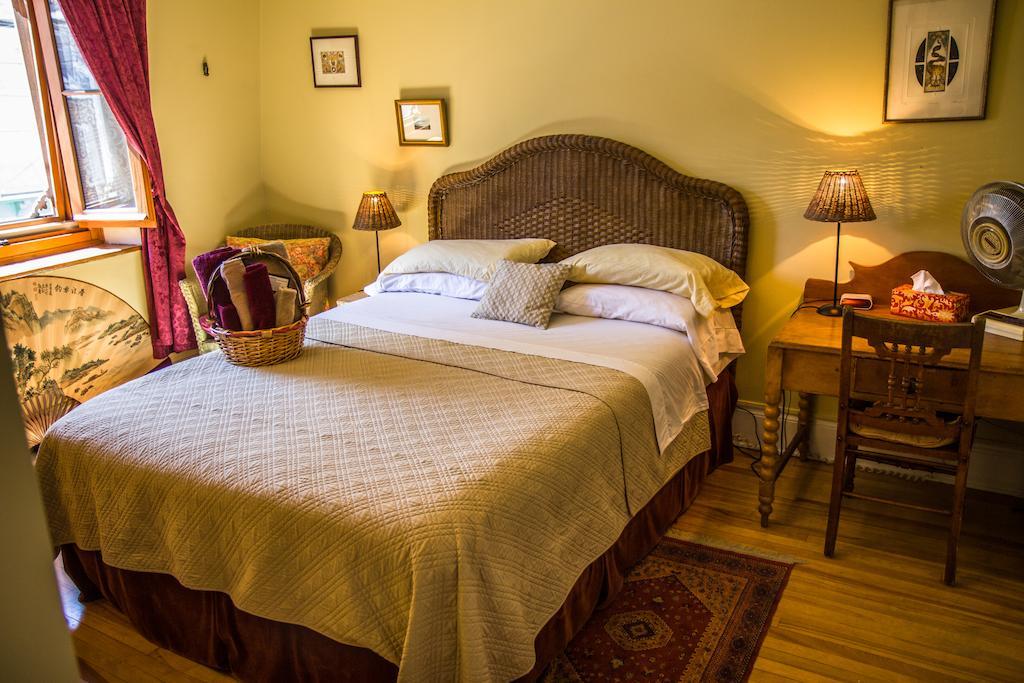 Queen Room with Shared Bathroom