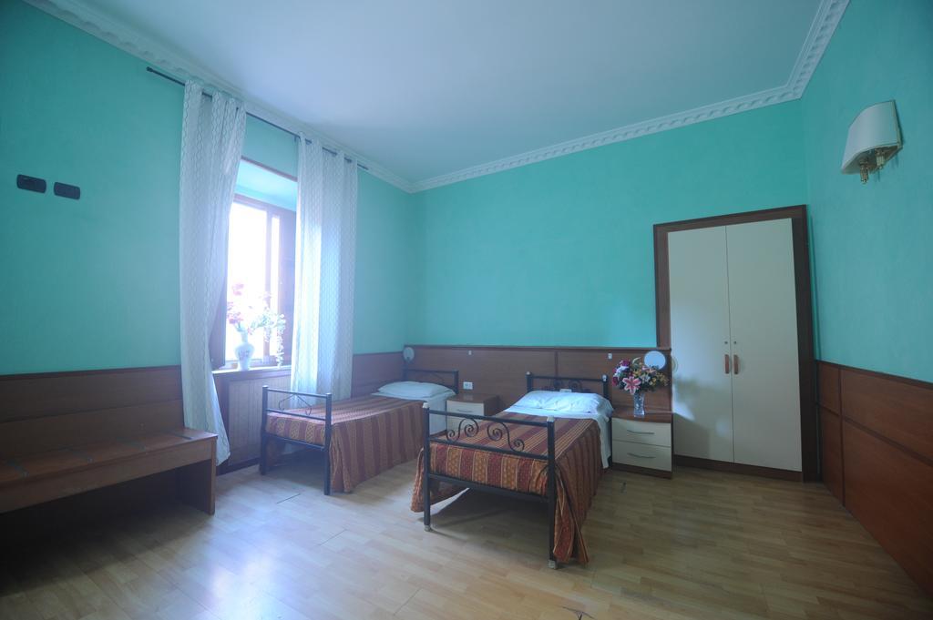 Posto Letto in Dormitorio Misto con 6 Letti
