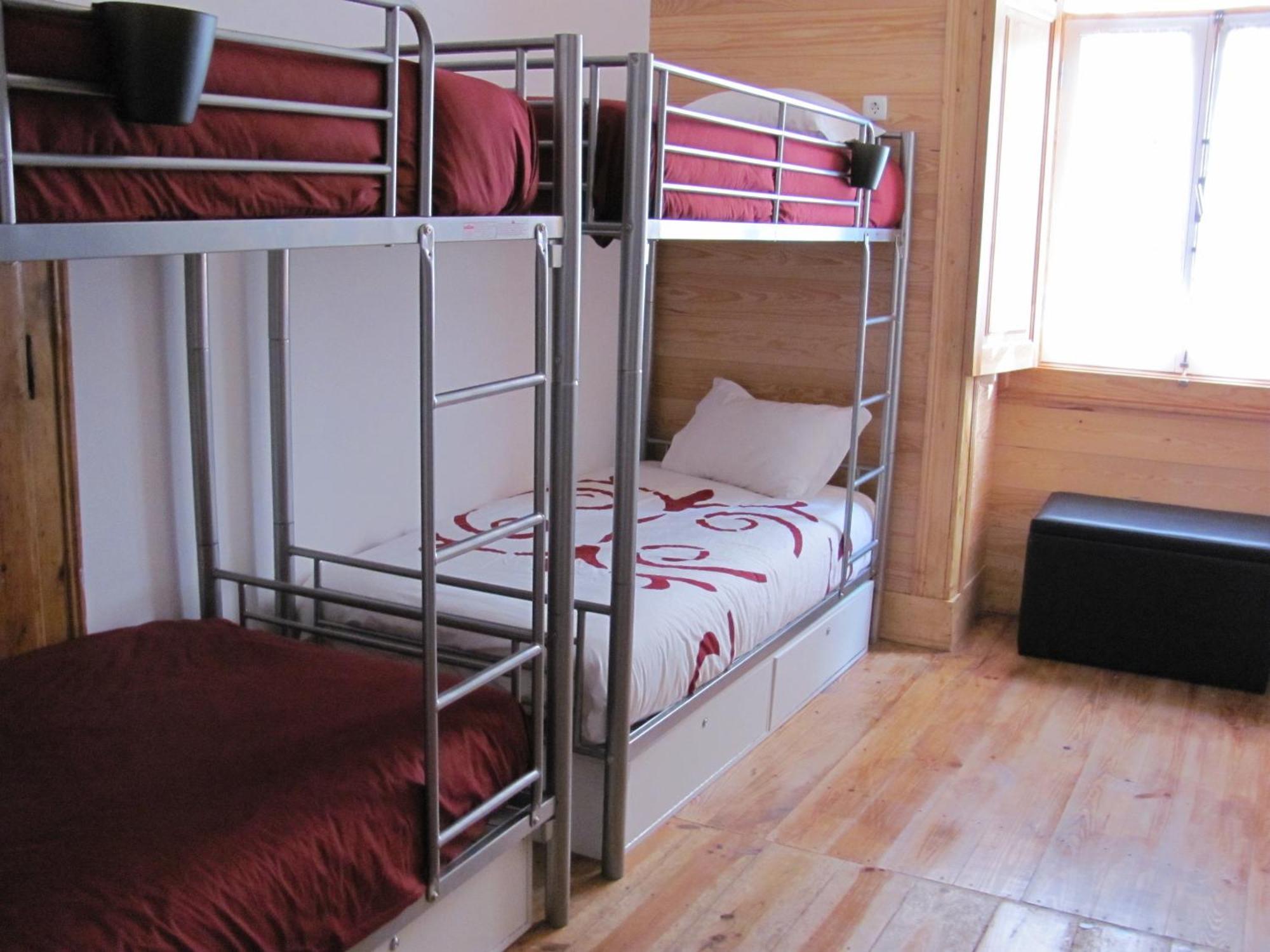 Lit Simple en Dortoir Mixte (8 Lits)
