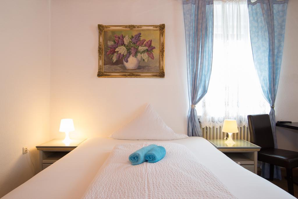 Single Room with Shared Bathroom,339781330:JPEG