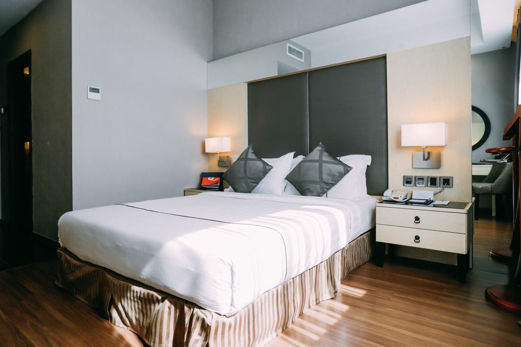 Club Deluxe Queen Room