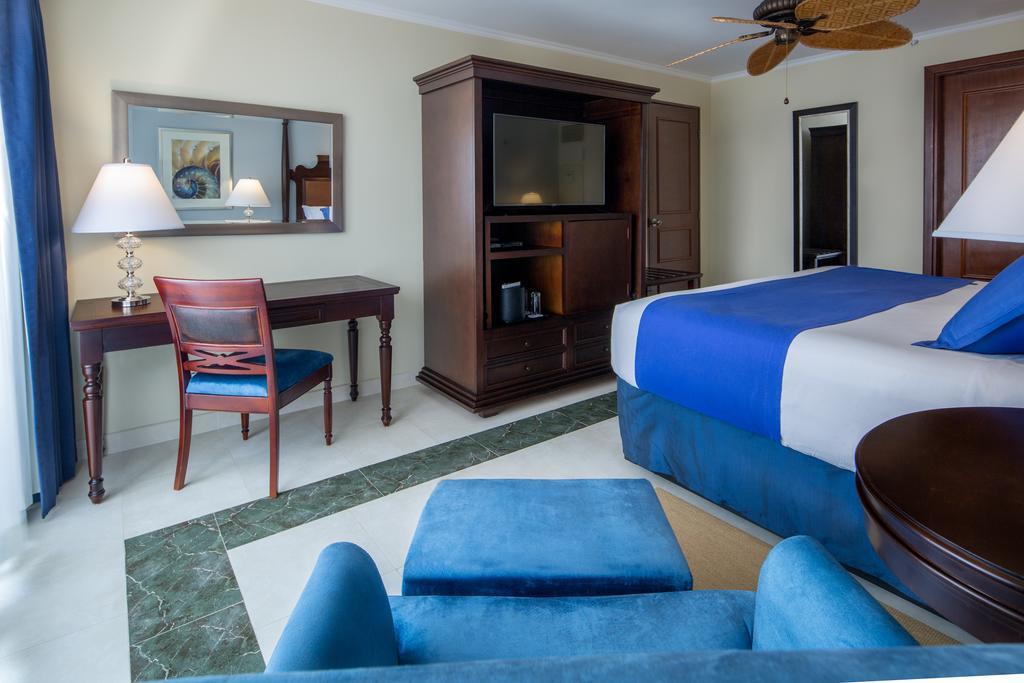 Camera Luxury Royal Level con Vista Laterale Oceano