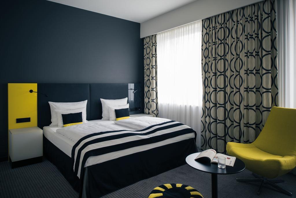 Chambre Lit King-Size Accessible aux Personnes à Mobilité Réduite