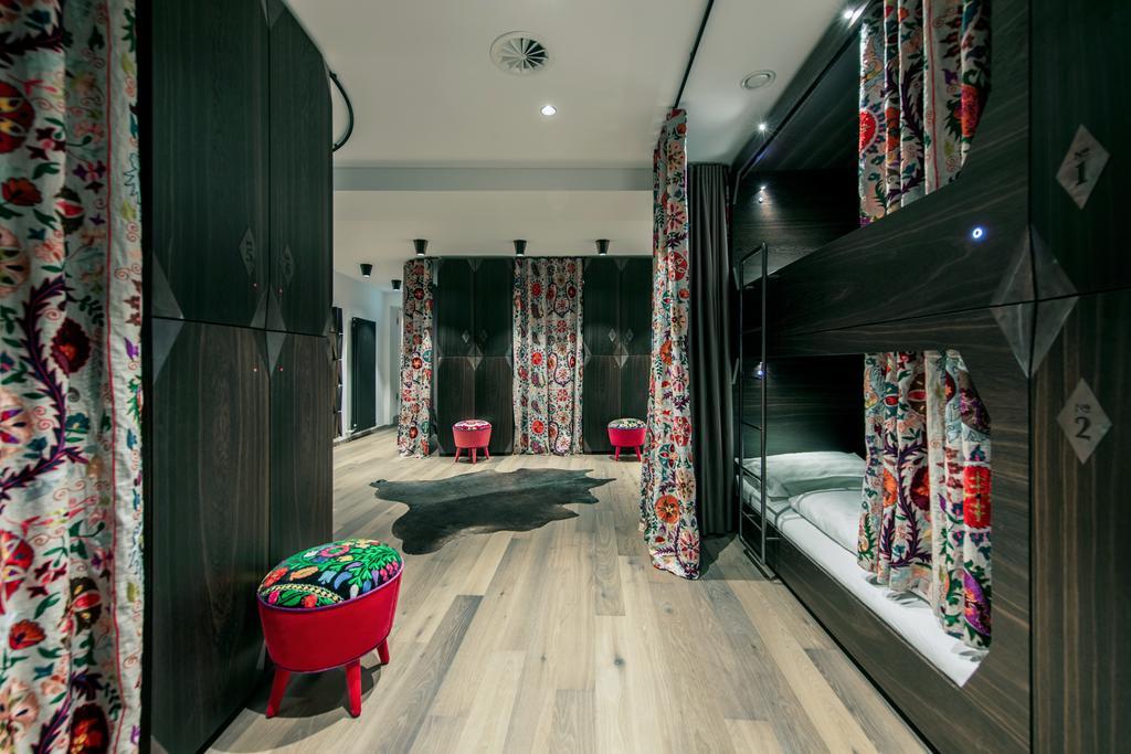 Bed 10-Bed Mixed Dormitory Room