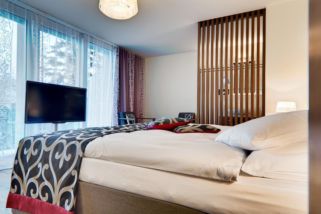 Doppelzimmer mit Panoramablick auf den See